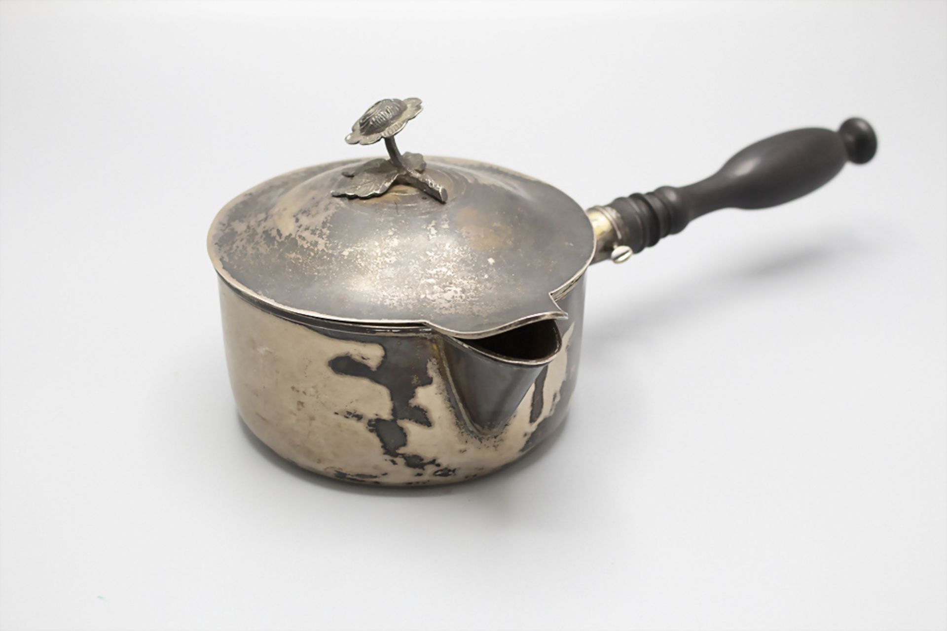Kasserolle mit Deckel / A silver casserole / A silver saucepan with lid, Johann Gottfried ...