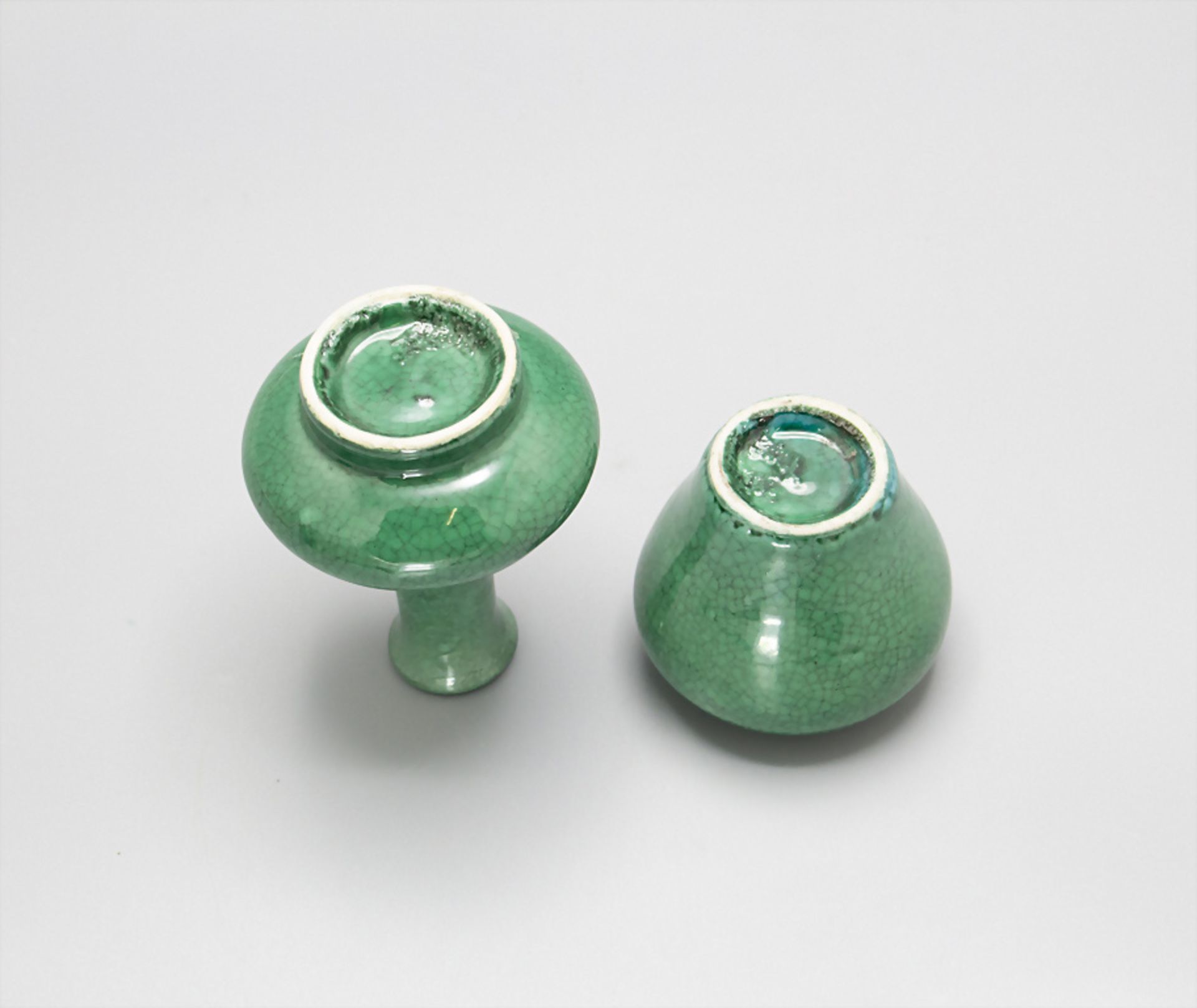 Paar kleine grüne Vasen / A pair of two small green vases, China, Qing-Zeit, 19. Jh. - Bild 3 aus 3