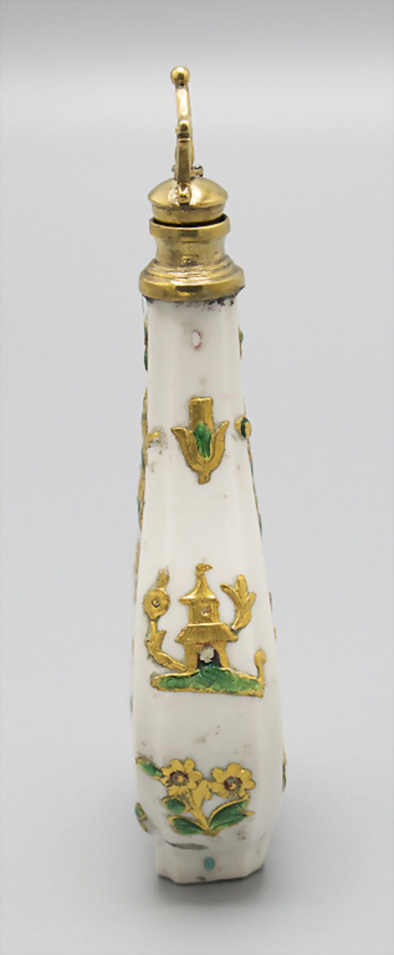 Seltener Porzellanflakon mit Goldchinoiserien / A rare porcelain perfume bottle with gilded ... - Bild 4 aus 8
