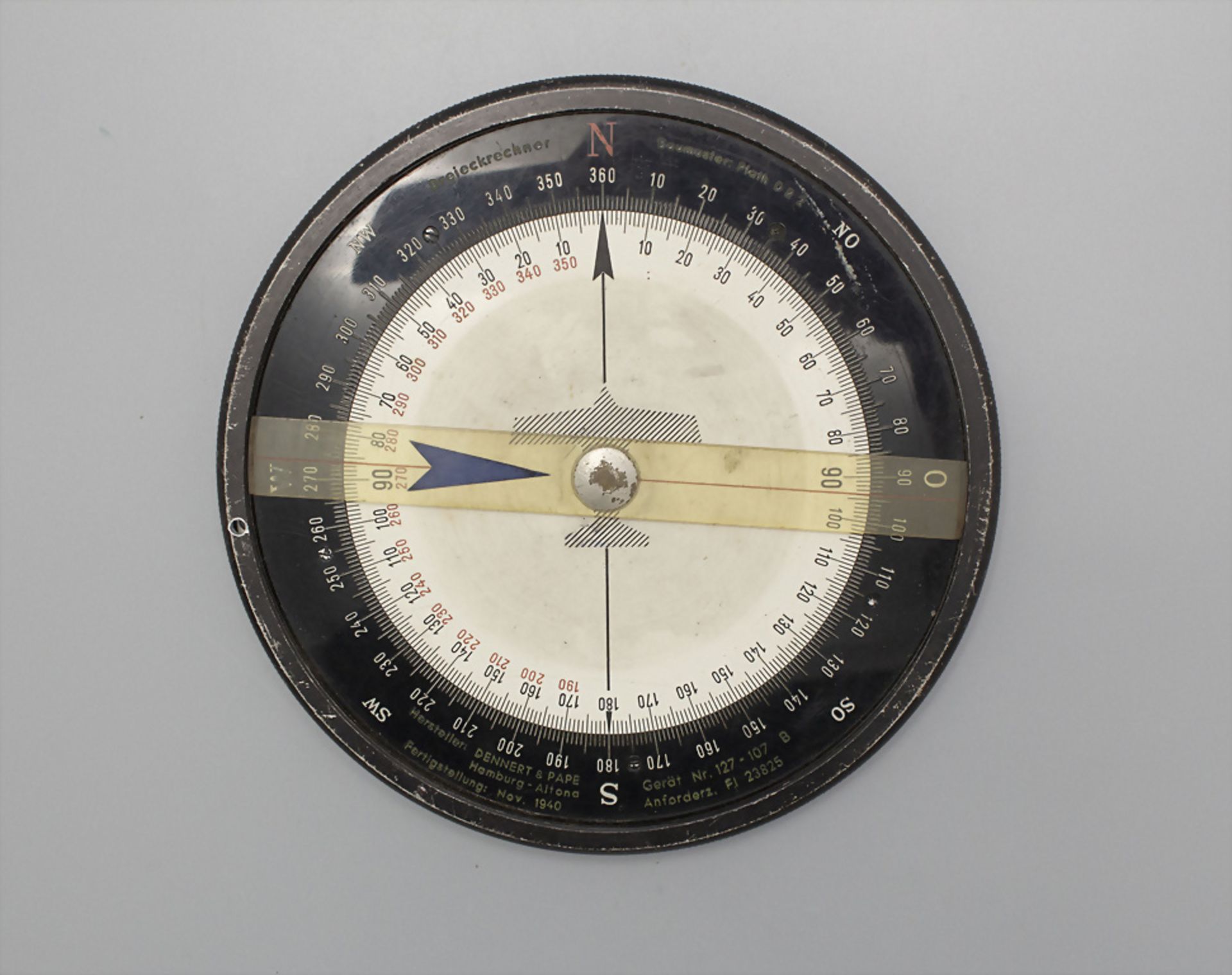 Dreieckrechner, Navigationsinstrument der Deutschen Luftwaffe / Navigational instrument of the ...