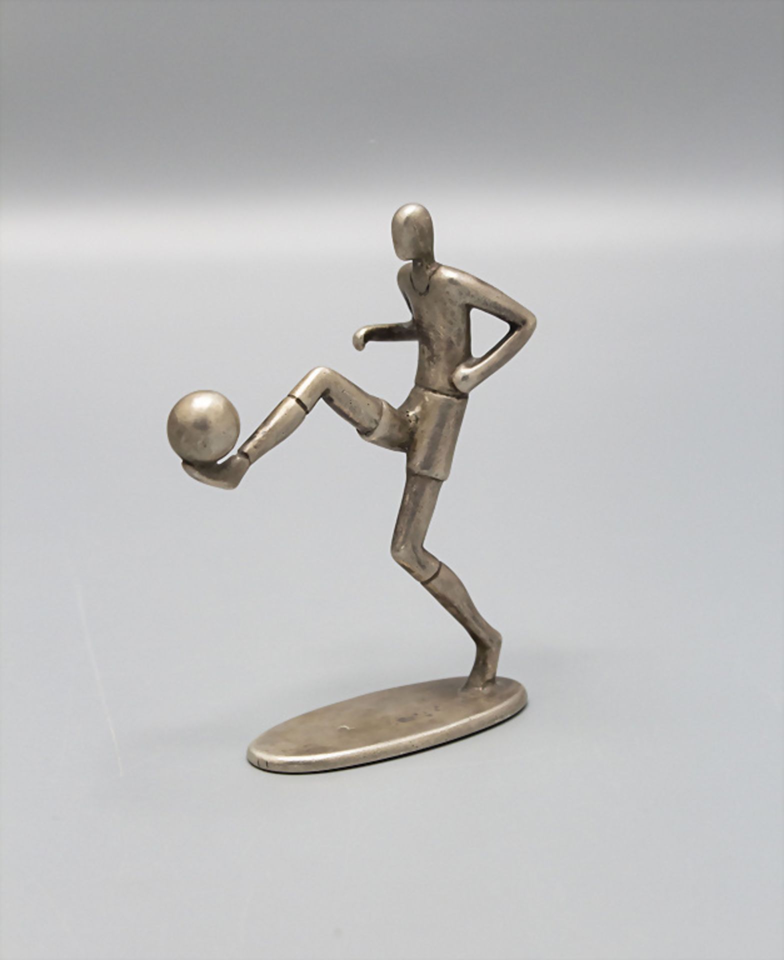 Art Déco Figur 'Fußballer' / An Art Deco figure 'Footballer', Werkstätte Hagenauer, Wien / Vienna