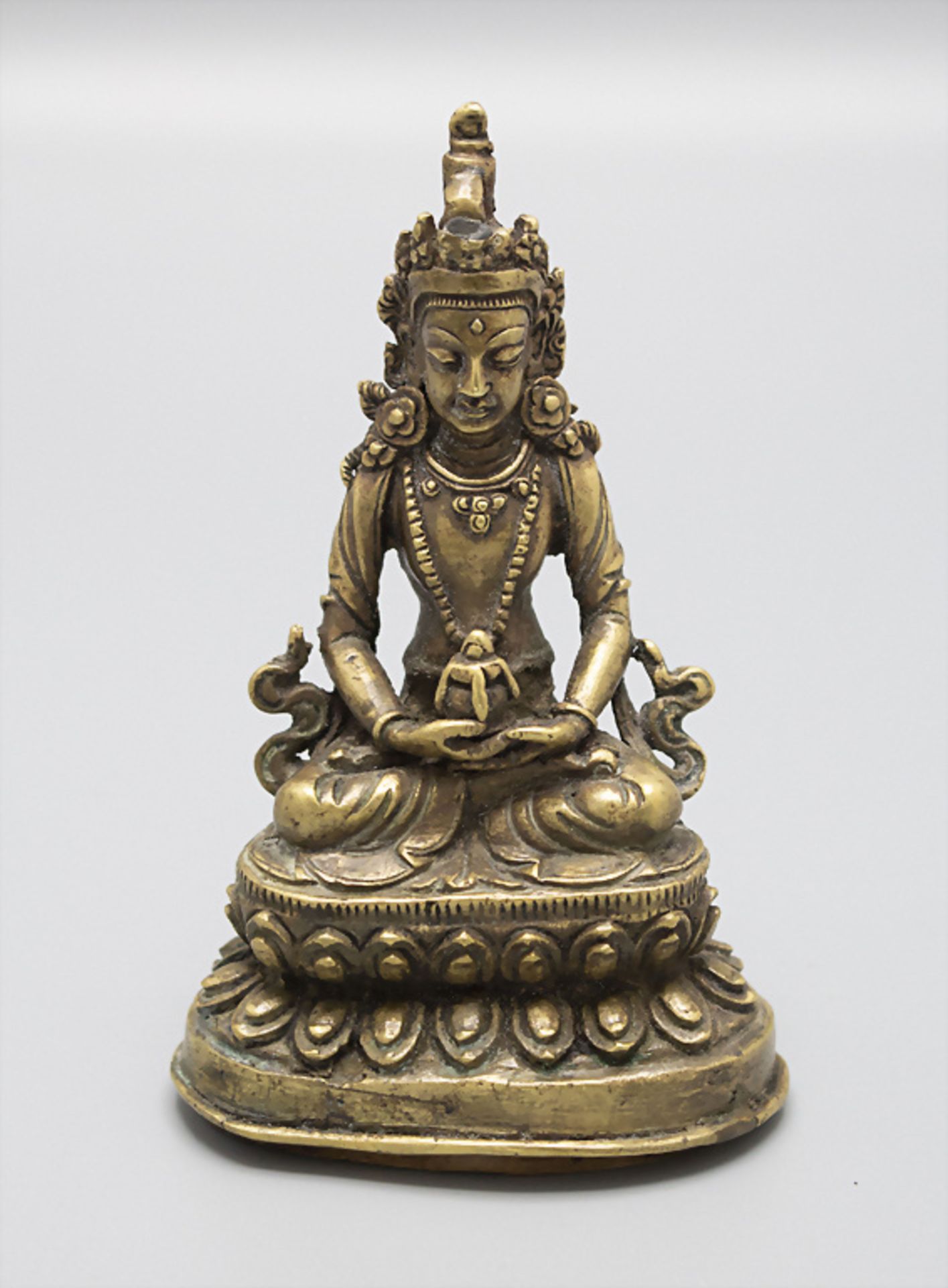 Buddha Amitäyus, die Vase des langen Lebens haltend, Nepal, 17./18. Jh.
