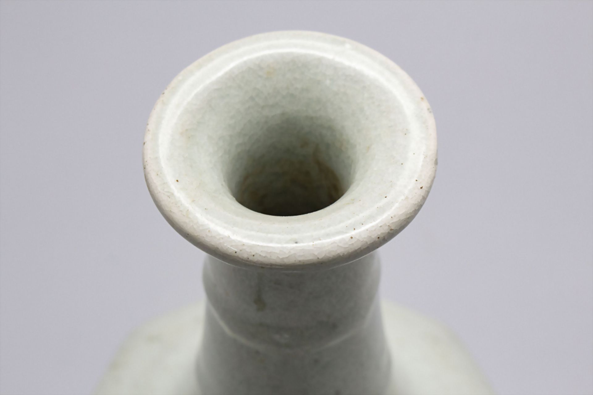 Oktogonale Seladon Vase / An octagonal Celadon vase, China, Ming-Zeit oder später, - Bild 4 aus 4