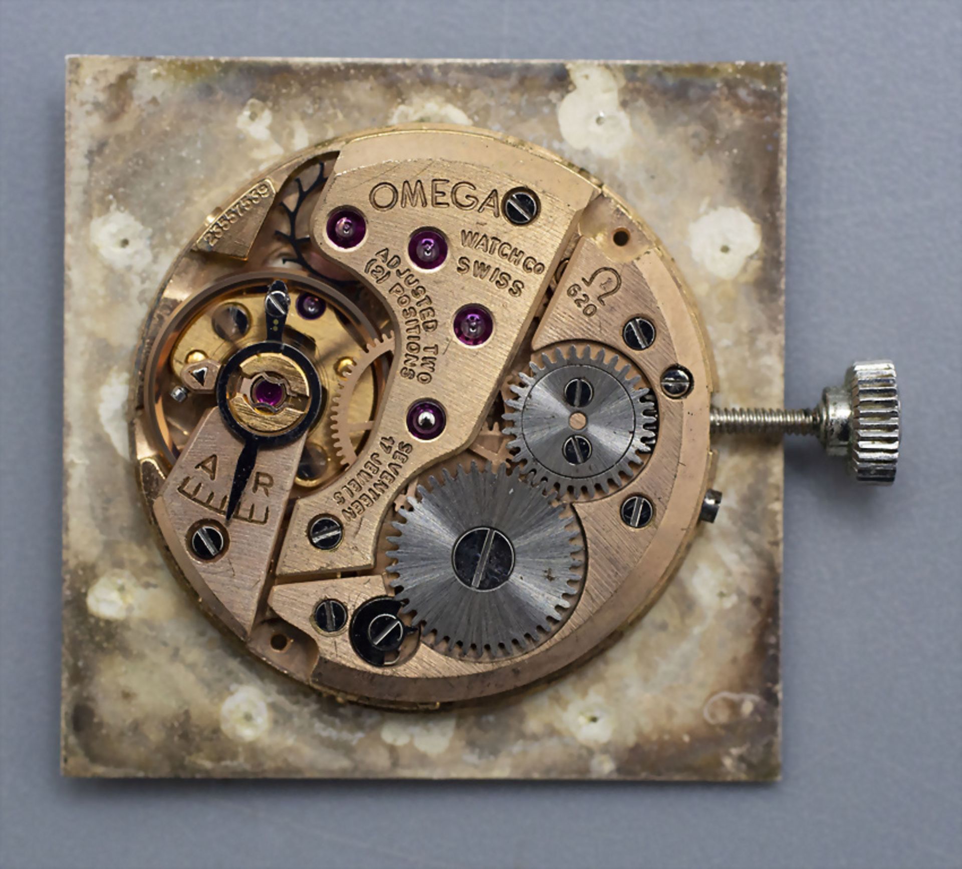 Herrenarmbanduhr / A men's 18 ct gold wristwatch, Omega, Swiss / Schweiz, um 1960 - Image 10 of 11