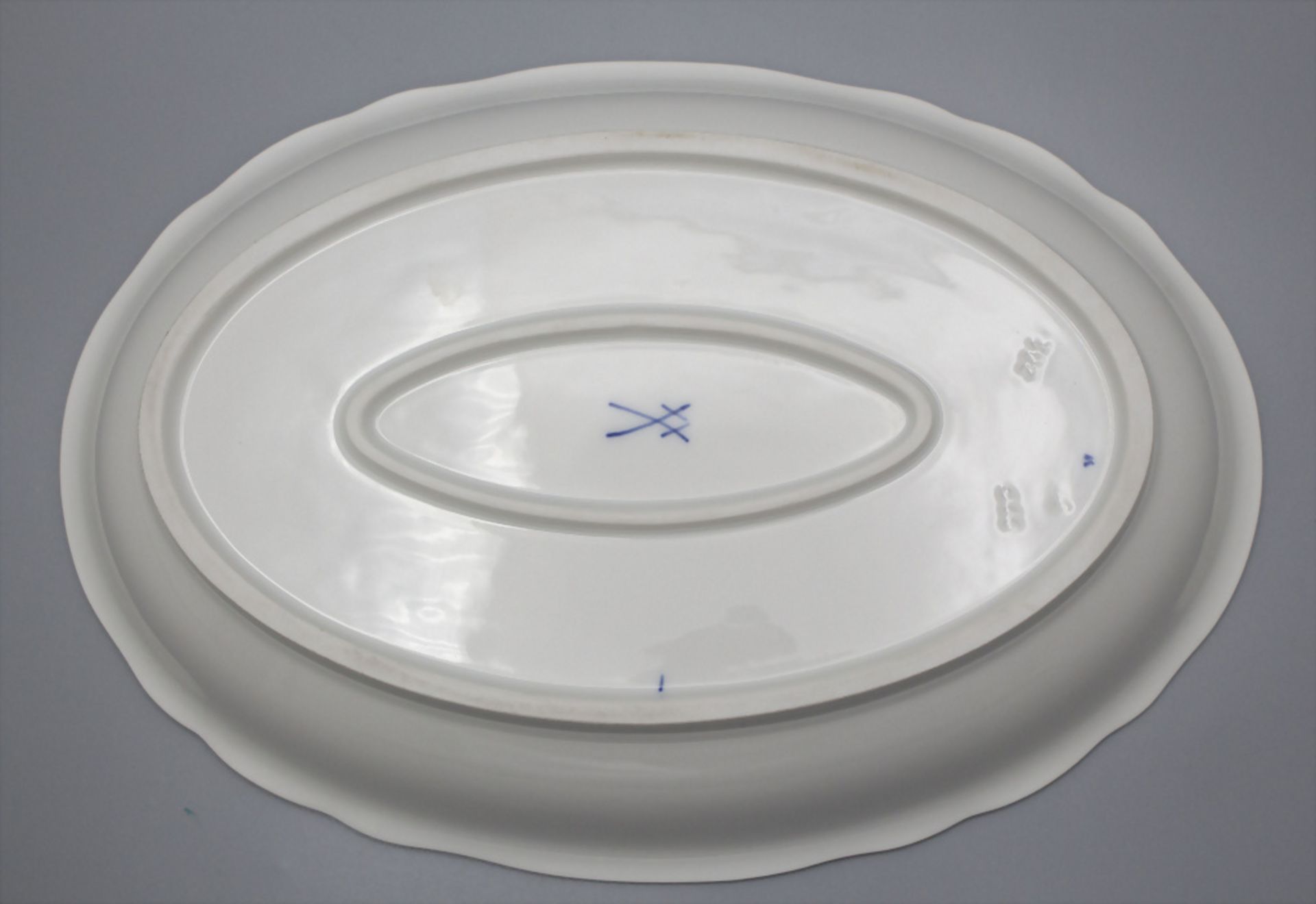 Ovale Schale 'Zwiebelmuster' / An oval bowl with onion pattern, Meissen, 2. Hälfte 20. Jh. - Image 3 of 4