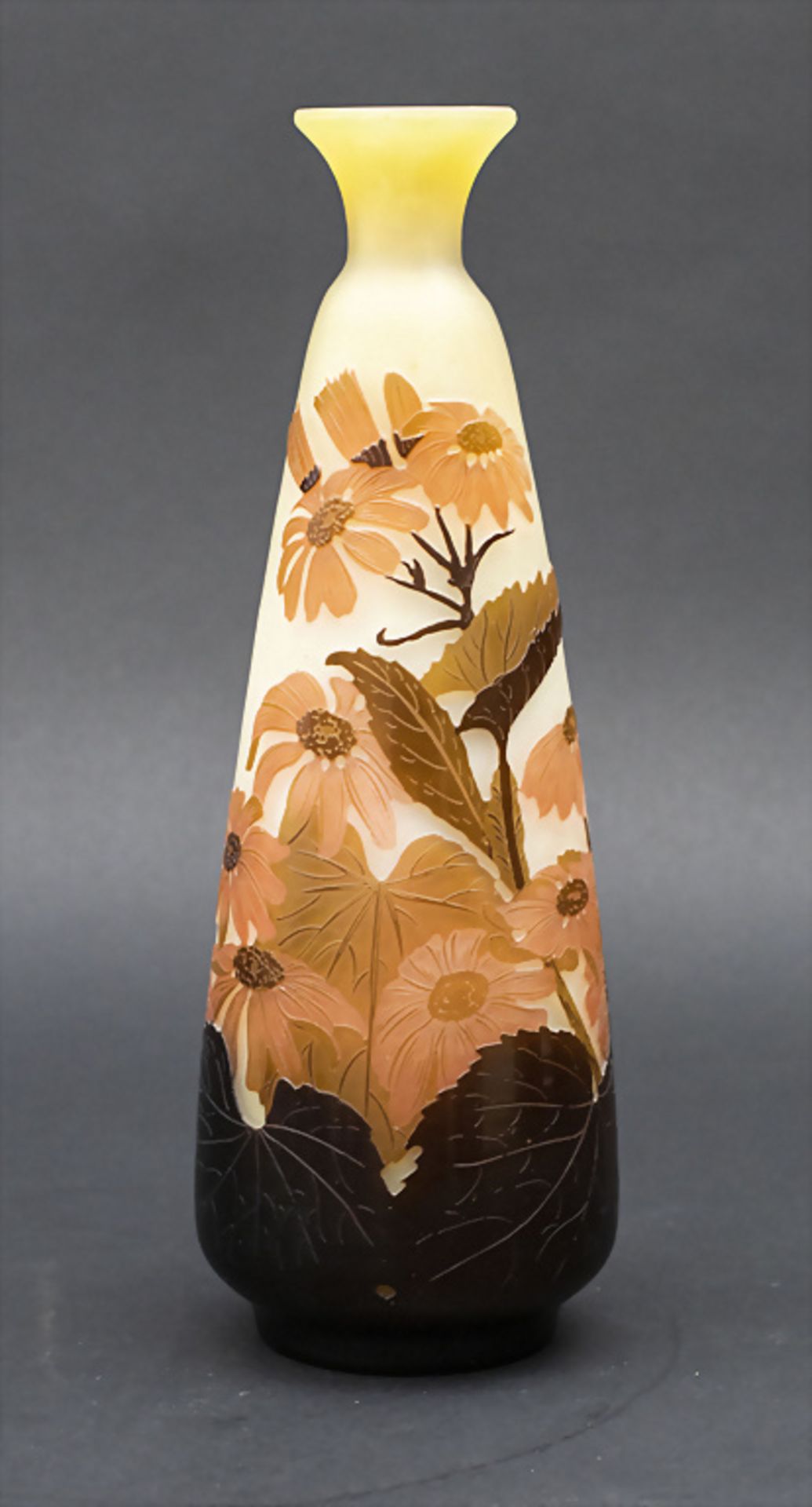 Jugendstil Vase mit Anemonen / An Art Nouveau vase with anemones, Emile Gallé, Ecole de Nancy, ...