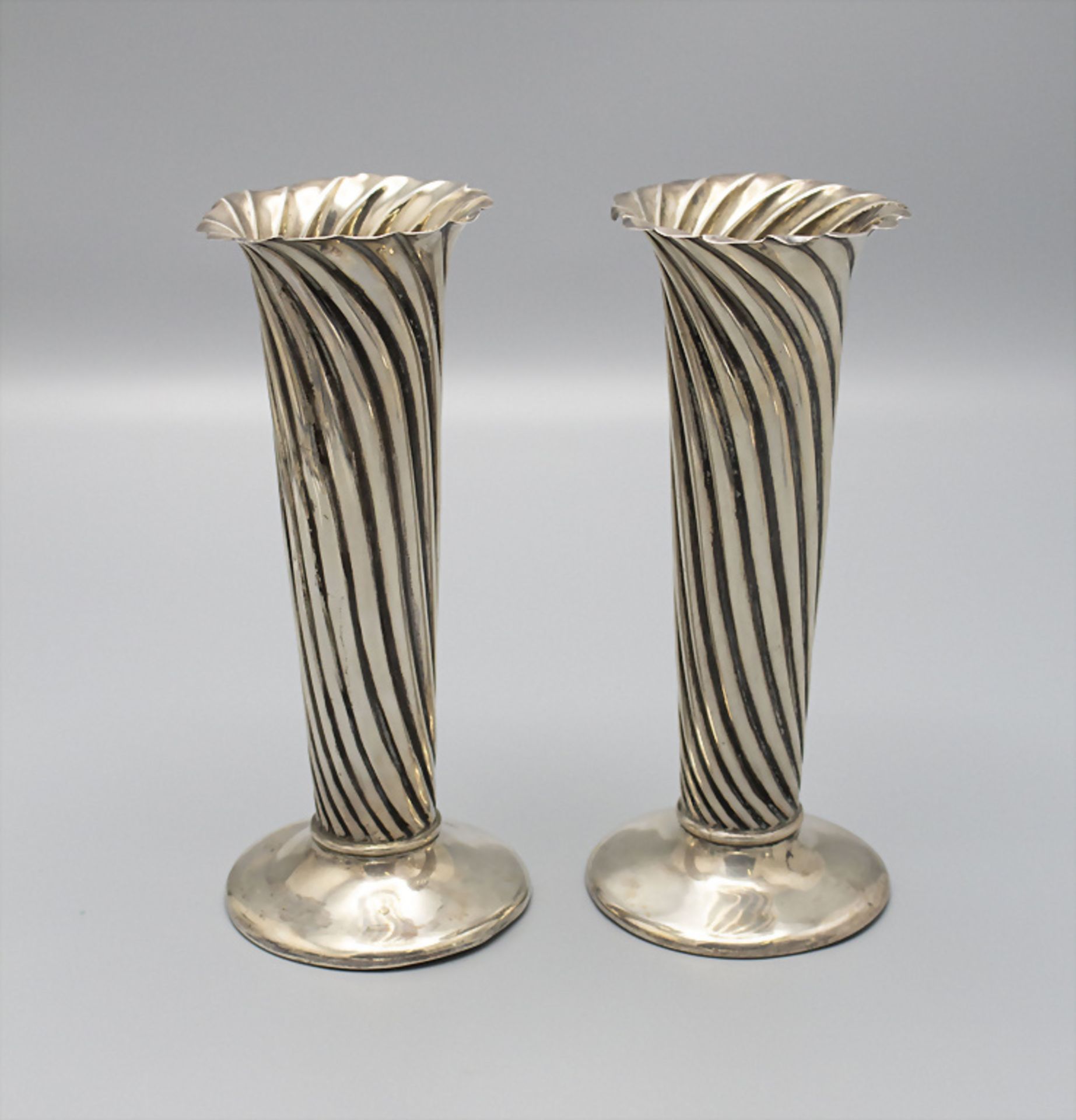 Paar Vasen / A pair of silver vases, Atkin Brothers, Sheffield, 1890-91 - Image 5 of 5