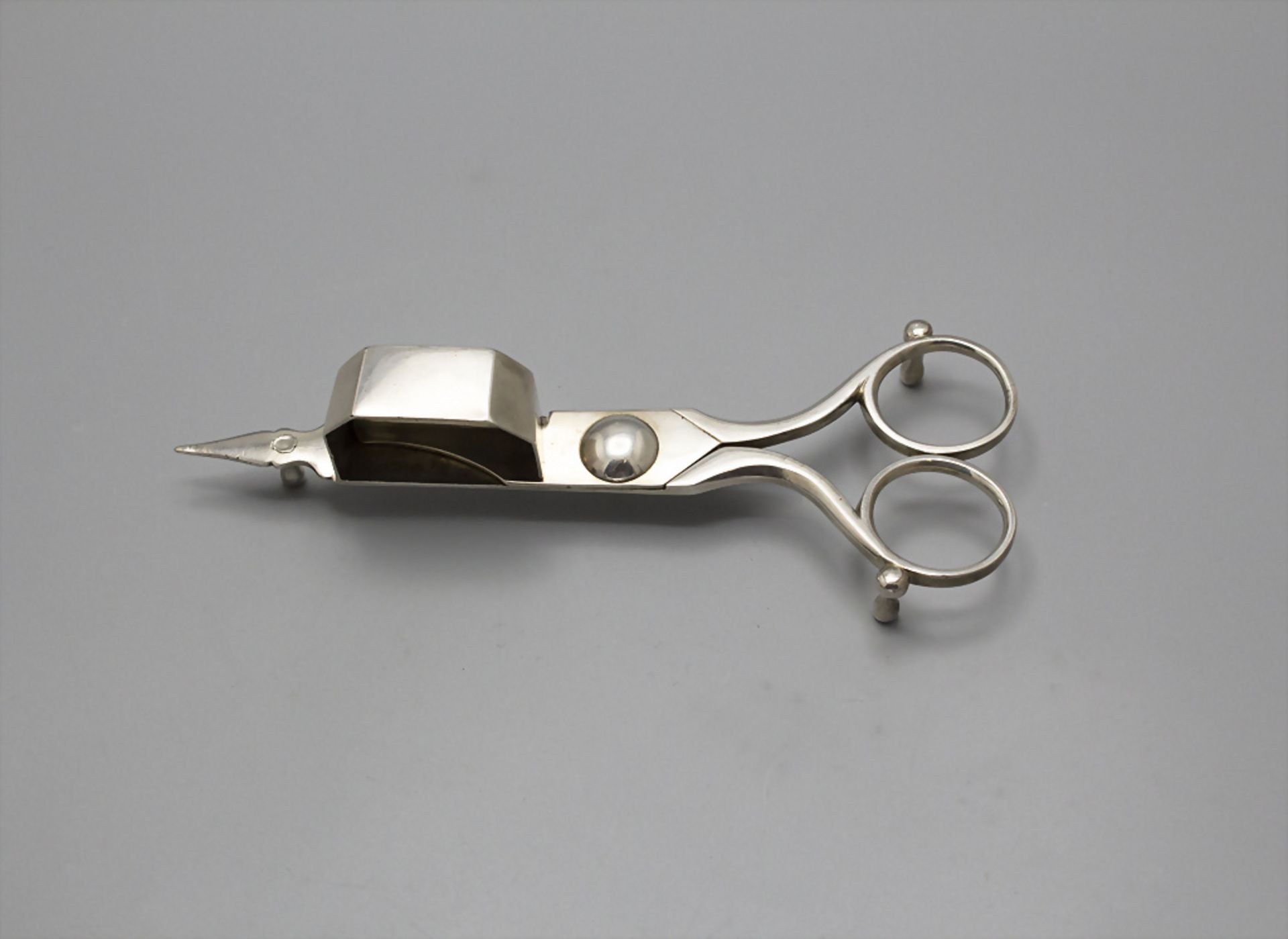 Dochtschere / A silver wick scissors / Giergl d.Ä, Aloysius, Budapest, 1833 - Image 3 of 4