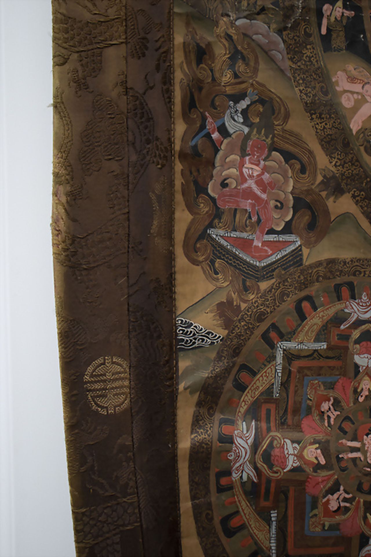 Tangka mit Himmels- und Höllenkreisen / A tangka with circles of heaven and hell, Tibet, 19. Jh. - Bild 5 aus 6
