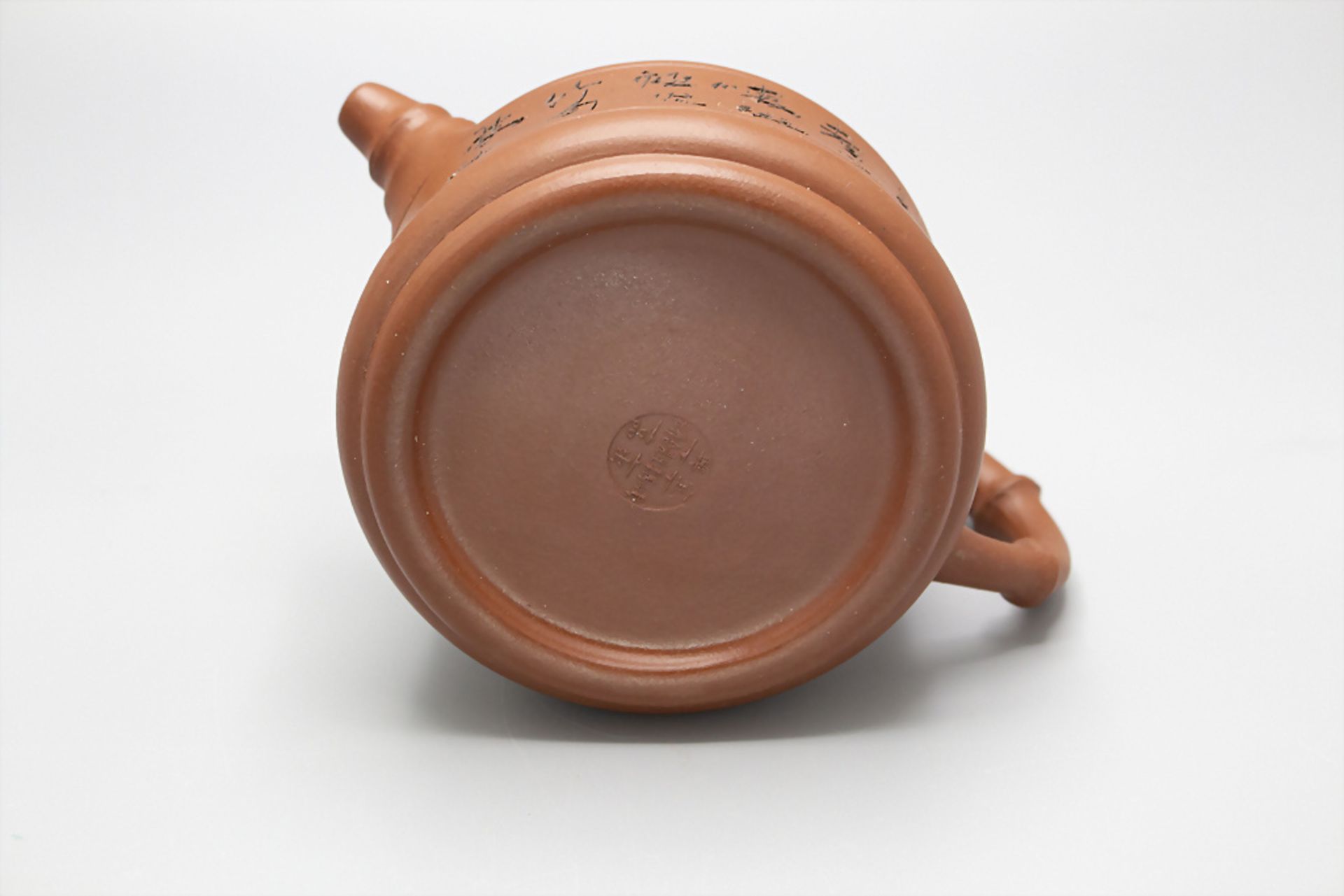 Bambus Teekanne mit Inschrift / A bamboo teapot with inscription, China, um 20. Jh. - Image 6 of 8