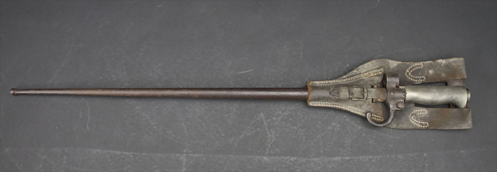 Epee Bajonett Modell 1886 Lebel mit Lederkoppelschuh, Frankreich, um 1890 - Bild 2 aus 5