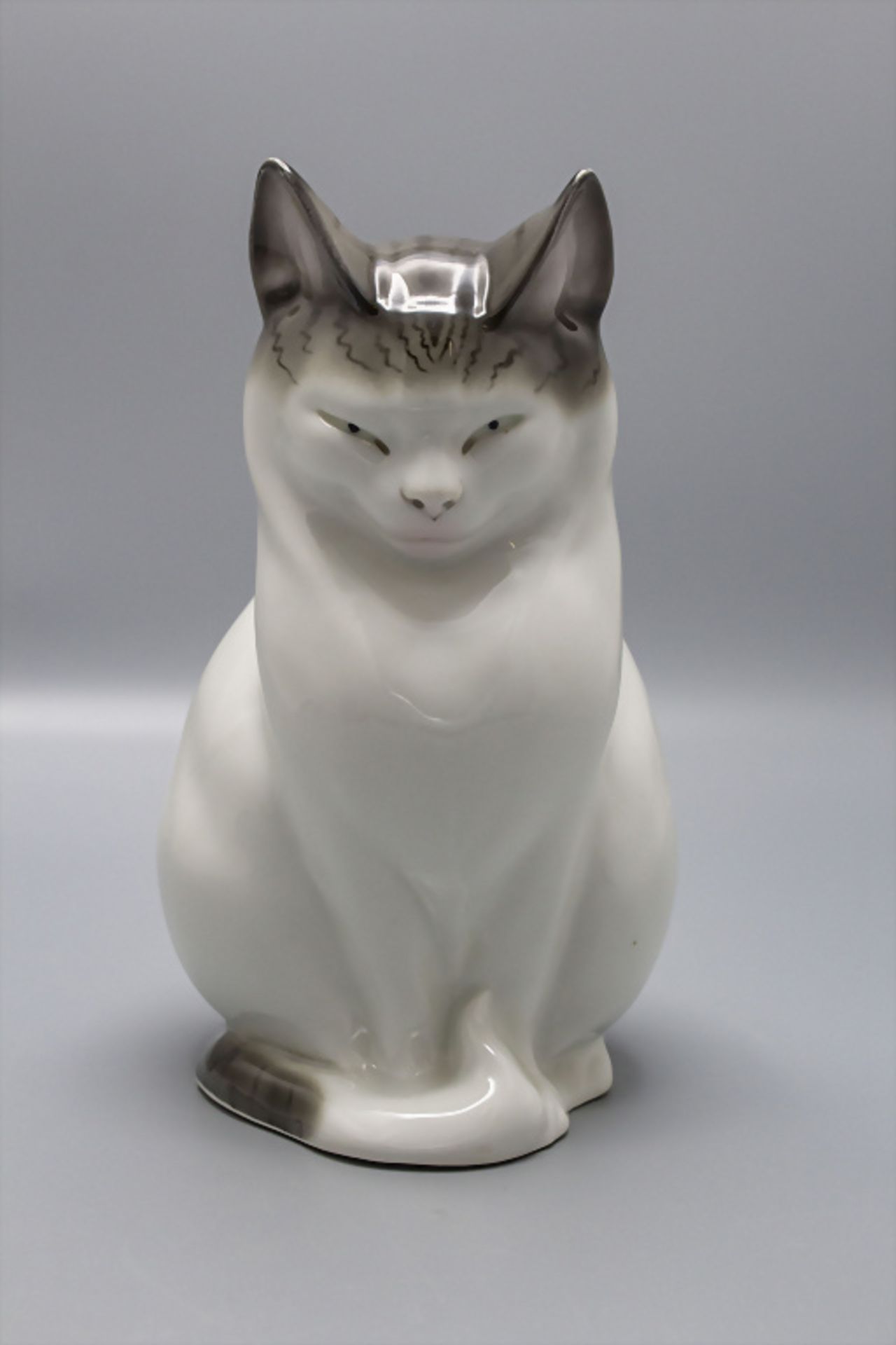 Sitzende Katze als Rauchverzehrer / A sitting cat as a lamp, E. Pfeffer, Gotha, um 1930