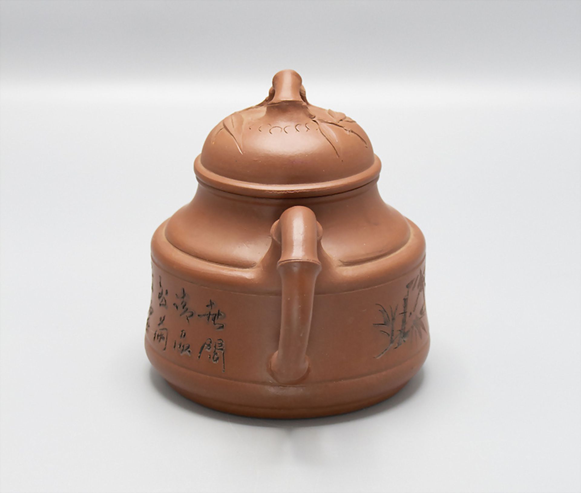 Bambus Teekanne mit Inschrift / A bamboo teapot with inscription, China, um 20. Jh. - Image 4 of 8