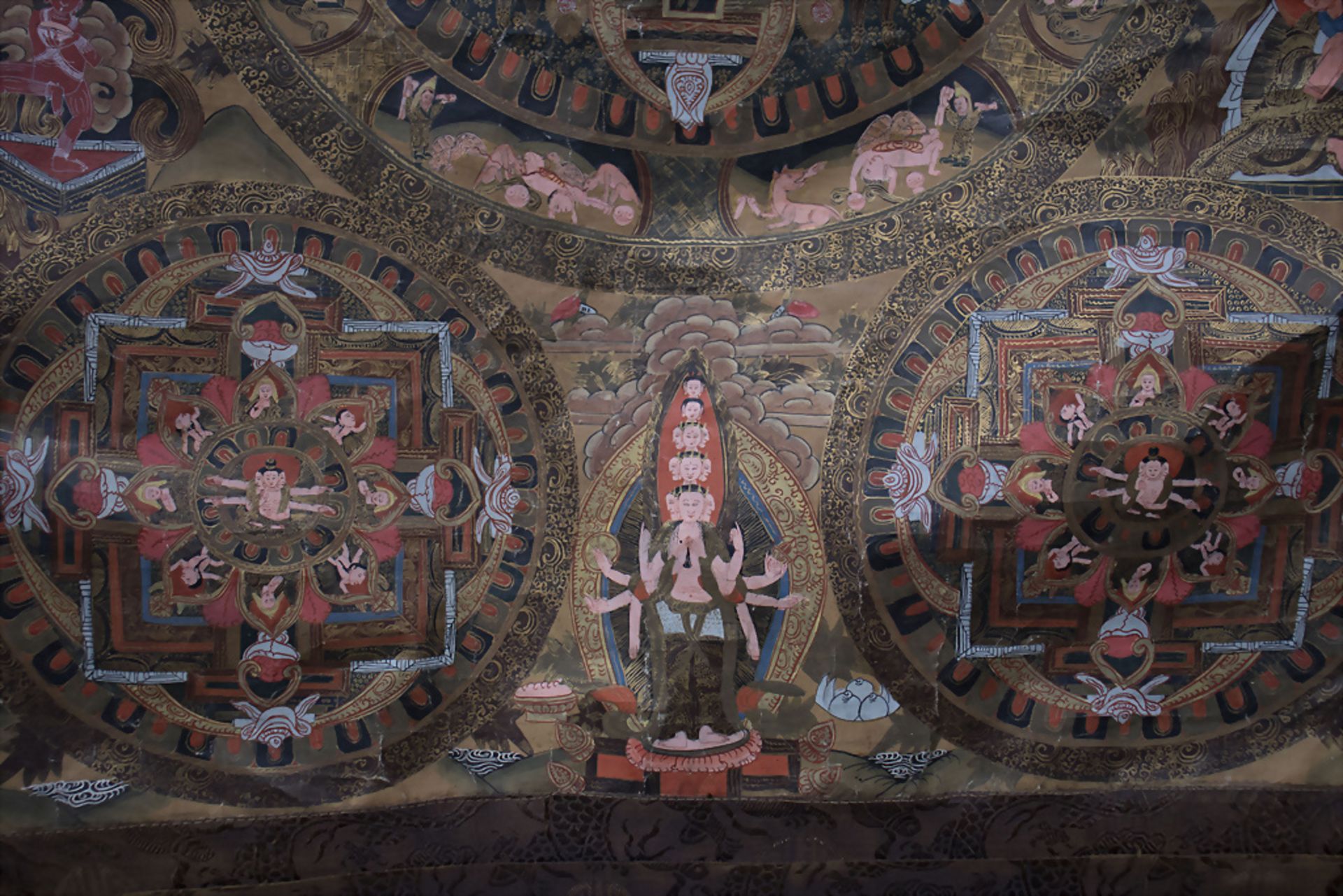 Tangka mit Himmels- und Höllenkreisen / A tangka with circles of heaven and hell, Tibet, 19. Jh. - Bild 3 aus 6
