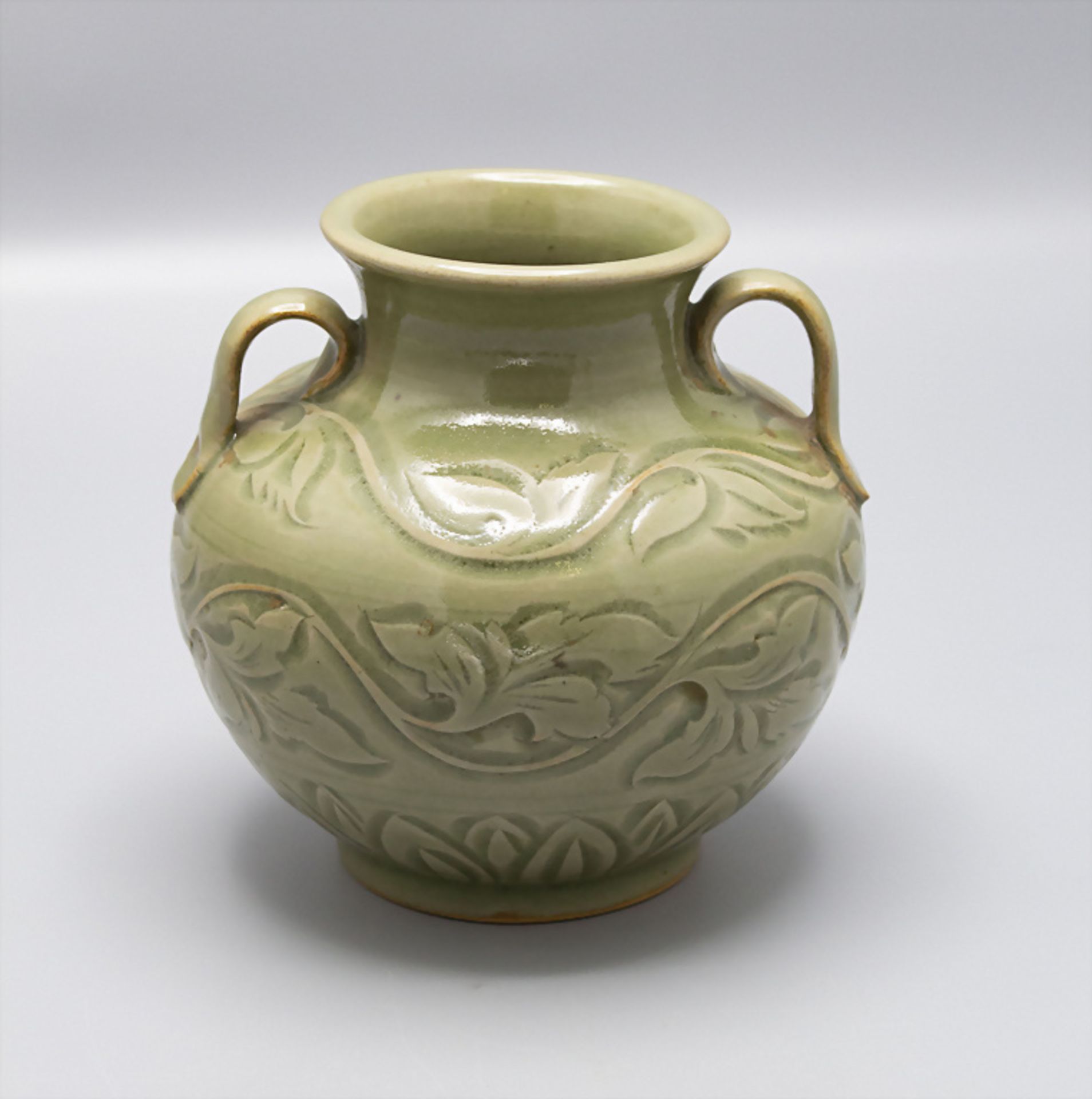 Seladon Gefäß / A Celadon vessel, Song- Stil, China, Qing- Zeit (1644-1912)