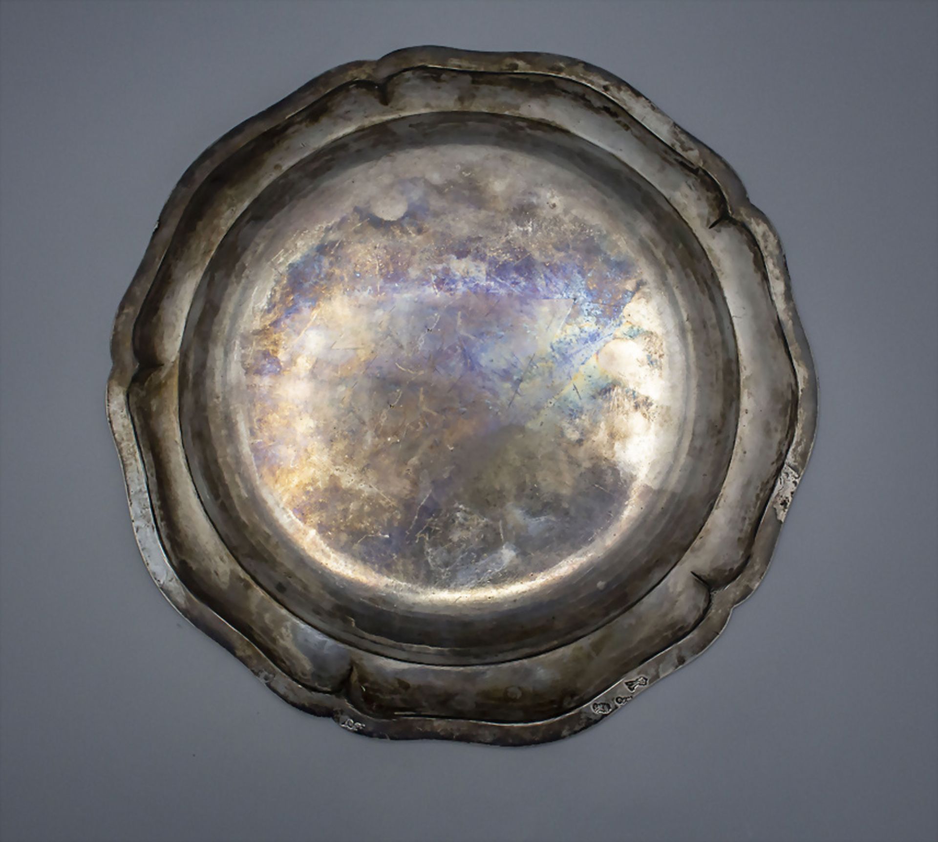 Barock Platte / A Baroque silver circular dish, Guillaumme Pigeron, Paris, 1762-1768 - Image 2 of 5