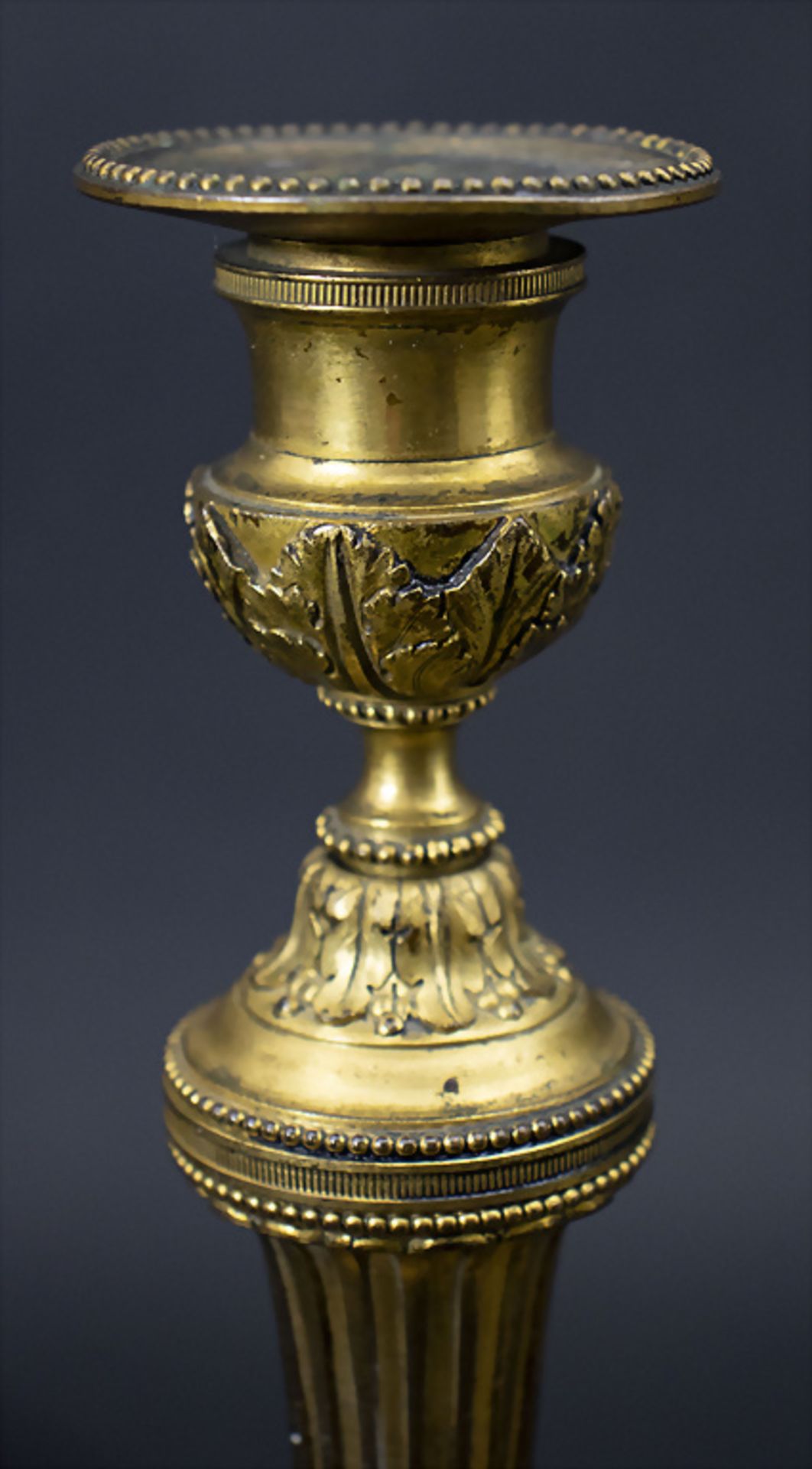 Paar Bronzeleuchter / A pair of bronze candle holders, F.BARBEDIENNE, Frankreich, um 1870 - Image 2 of 4