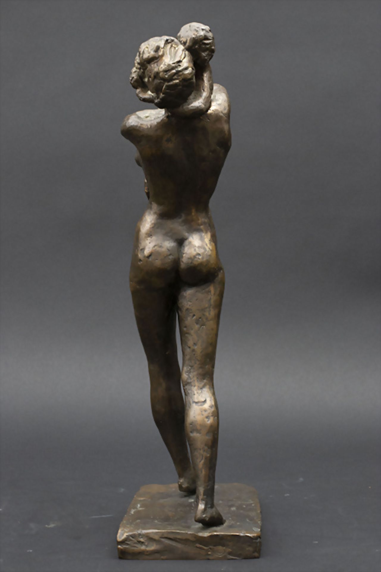 Bronzeplastik 'Mutterliebe' / A bronze sculpture 'Motherly love' - Image 4 of 6