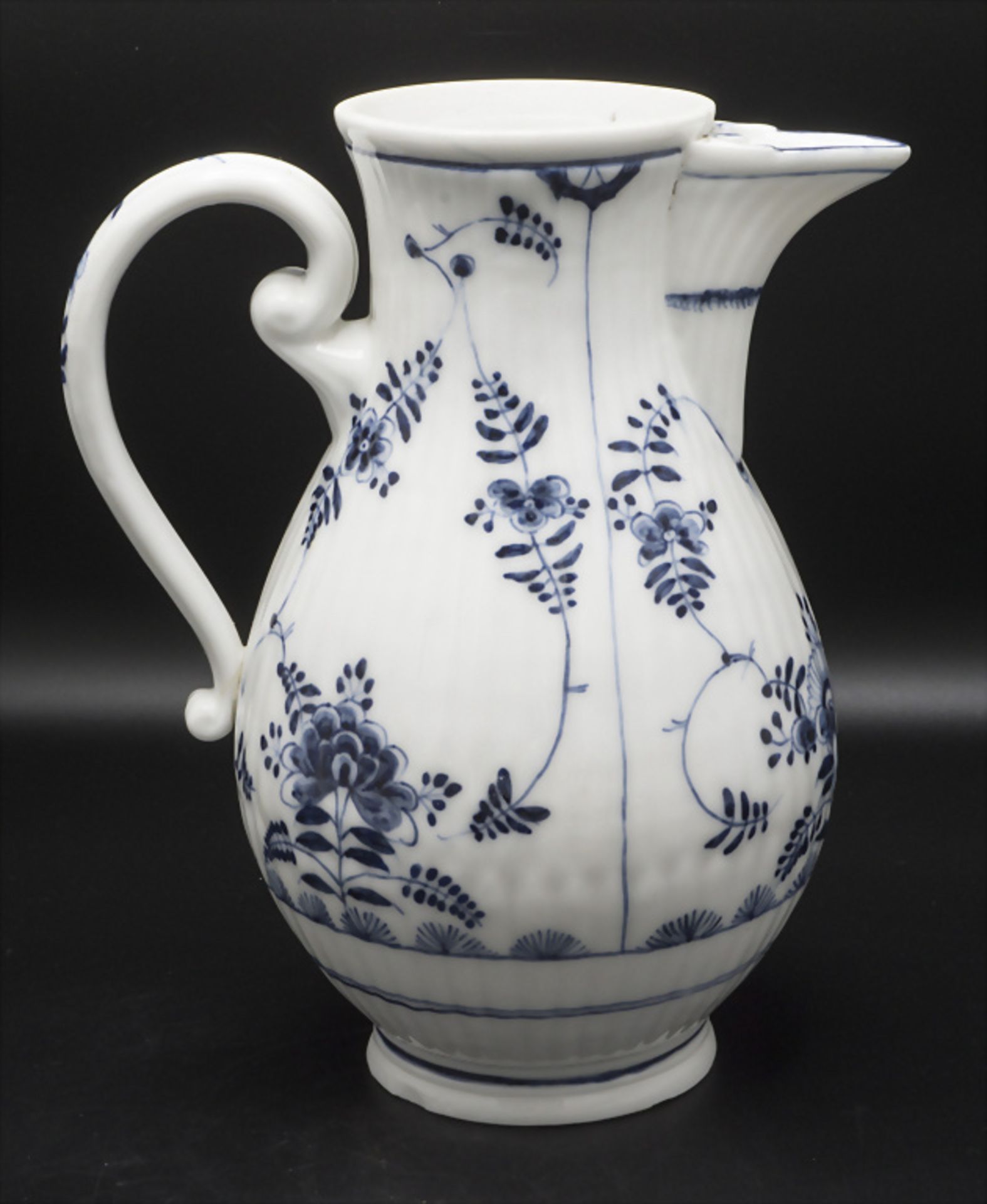 Kaffeekanne mit Strohblumendekor / A coffee pot with straw flowers, Frankenthal, um 1770 - Image 3 of 7