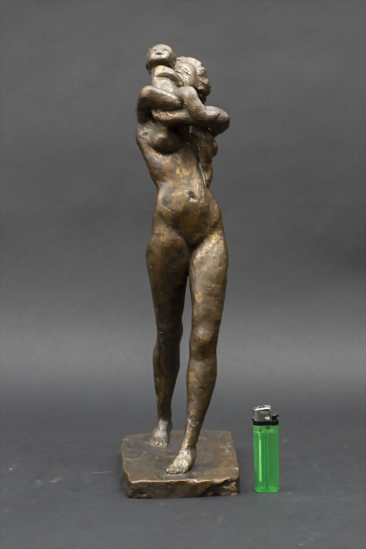 Bronzeplastik 'Mutterliebe' / A bronze sculpture 'Motherly love' - Image 2 of 6