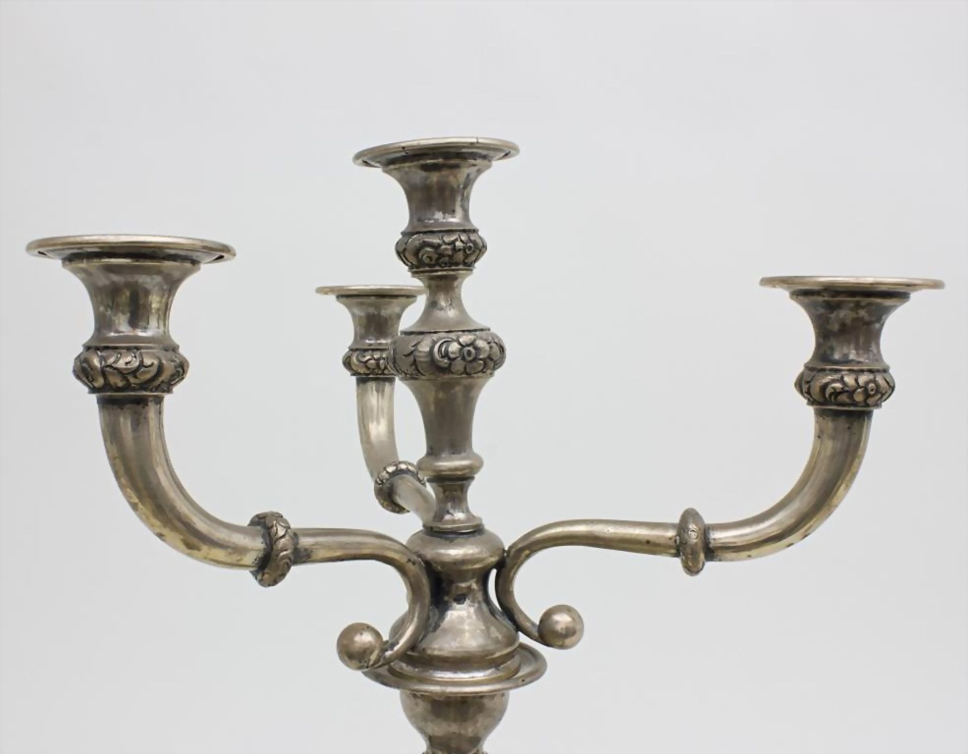 Kerzenleuchter / A 4-flame silver candleholder, Österreich / Ungarn, um 1880 - Bild 2 aus 3