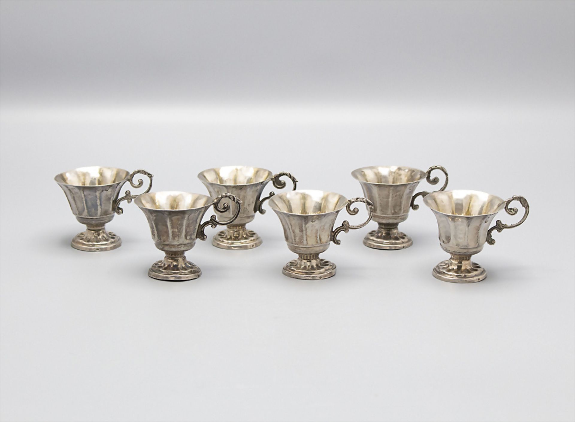 6 Miniatur-Tassen / A set of 6 small silver cups, Italien, um 1880