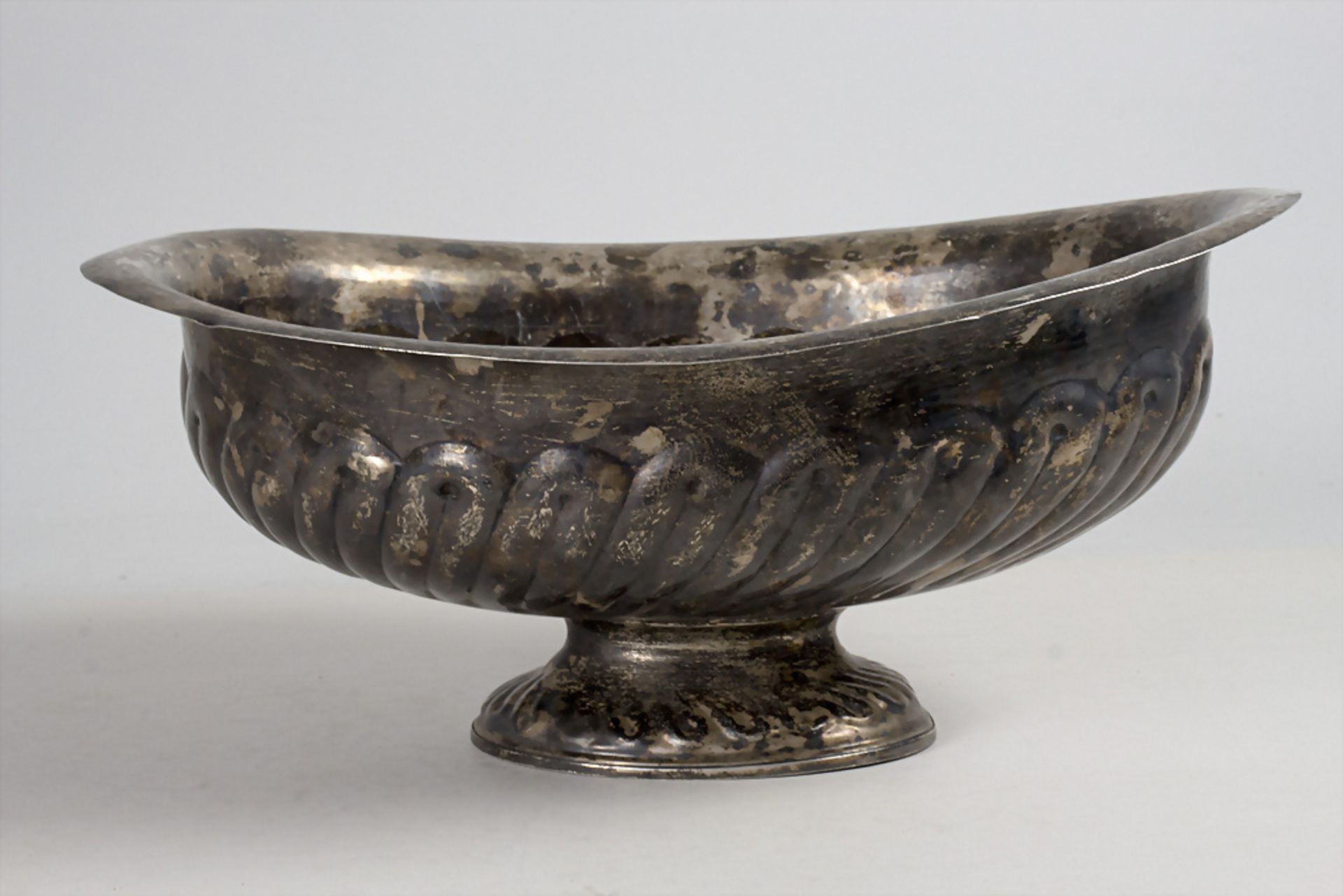 Silber Fußschale / A large silver bowl, Prato, Italien, 20. Jh. - Bild 2 aus 4