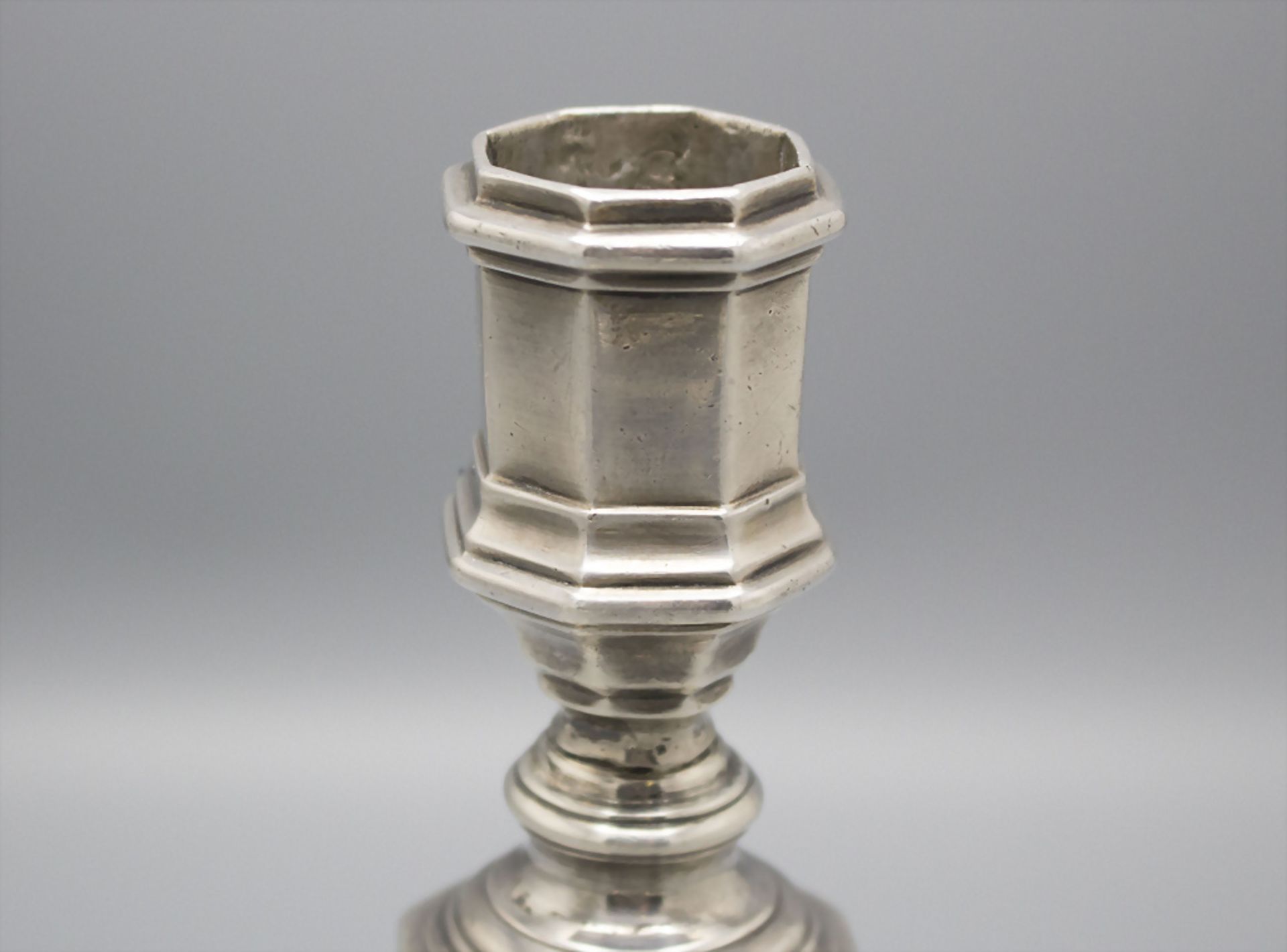 Barock Kerzenleuchter / A Baroque silver candlestick, Jean de la Grange, Paris, 1744-1745 - Image 3 of 7