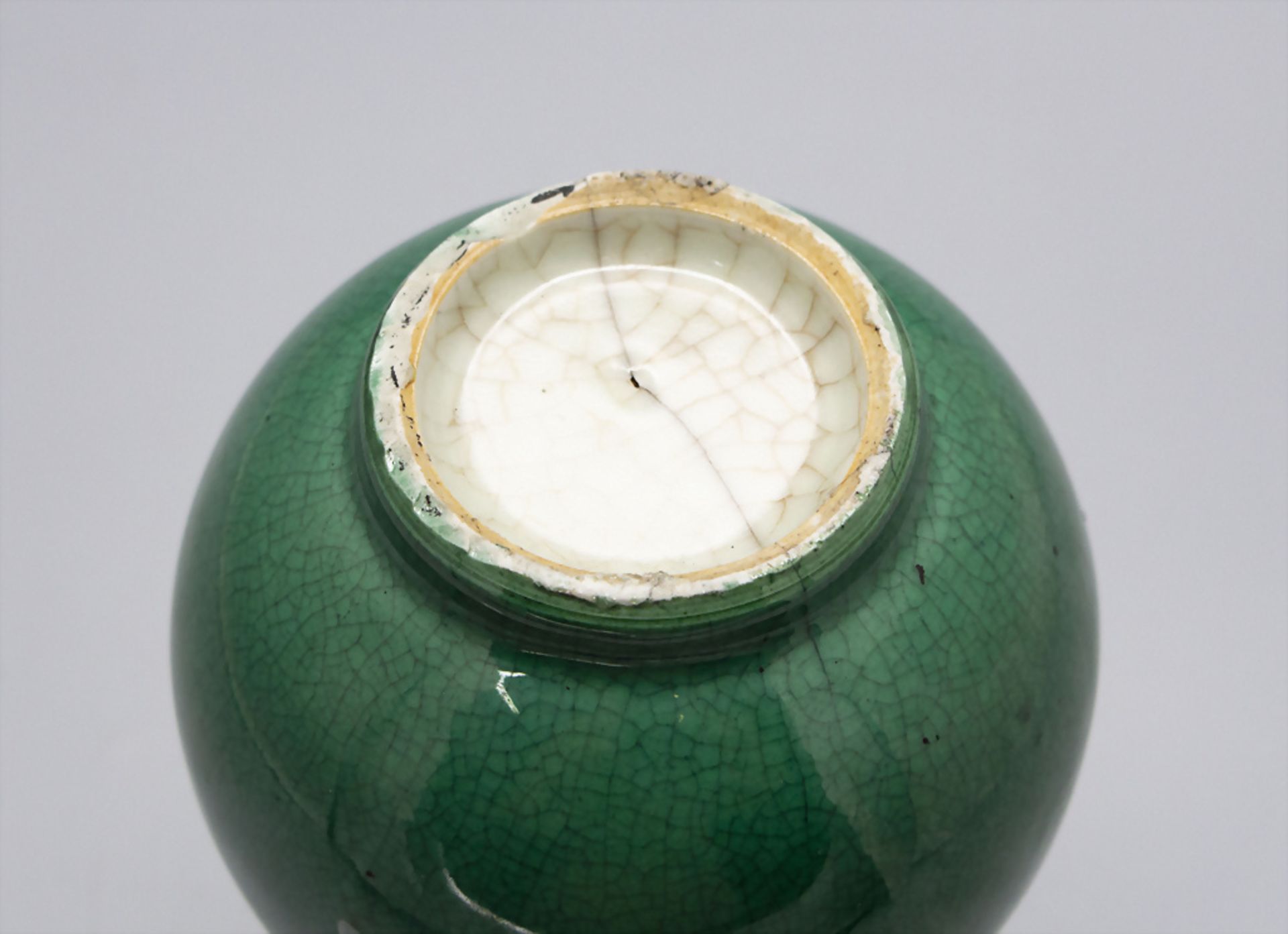 Apfelgrüne Vase / An appel green vase, China, Qing-Zeit, 19. Jh. - Bild 4 aus 4