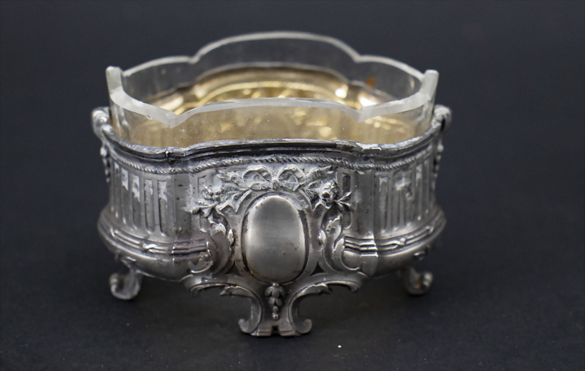 Vier Salieren mit Löffelchen im Etui / A set of 4 silver salt cellars with spoons, Paris, um 1890 - Bild 2 aus 5