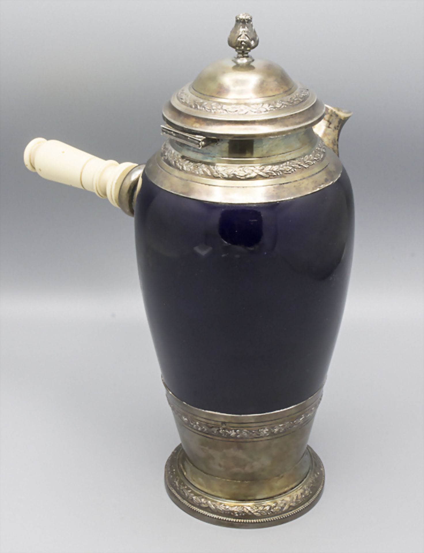 Porzellan Kanne mit Silbermontur / A porcelain pot with silver mount, Henri Lapeyre, Paris, ... - Bild 2 aus 6