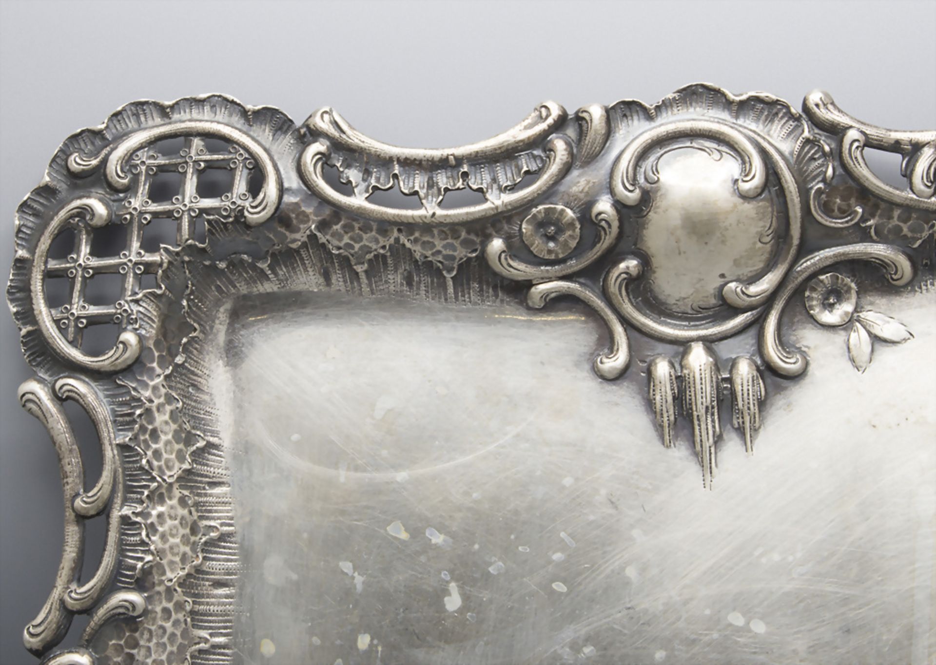 Tablett / Plateau en argent massif / A silver tray, E. Fleischmann, Wien, nach 1868 - Bild 3 aus 5