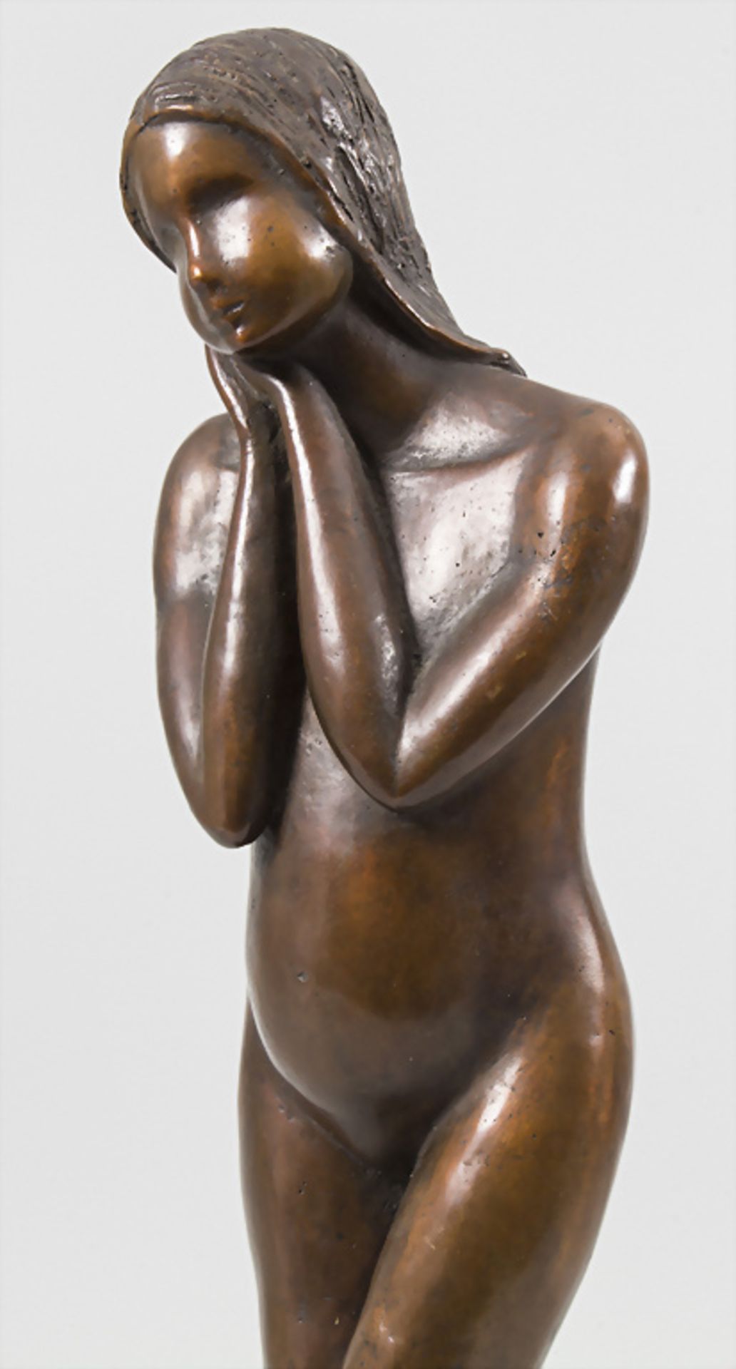 Monogrammist, 'Stehender Mädchenakt' / A bronze sculpture of a nude girl, Frankreich, nach 1979 - Image 5 of 8