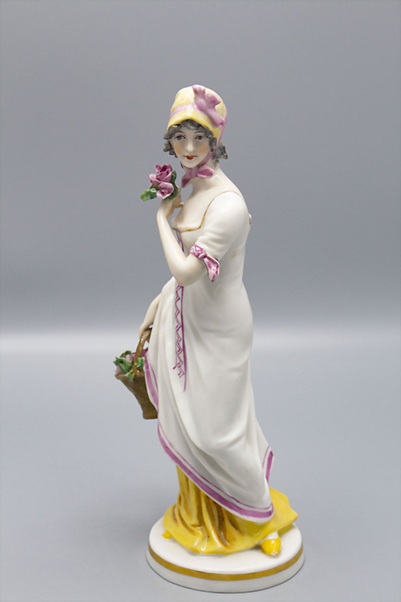 Jugendstil Figur 'Junge Dame mit Blumenkorb' / An Art Nouveau porcelain figure of a young lady ...
