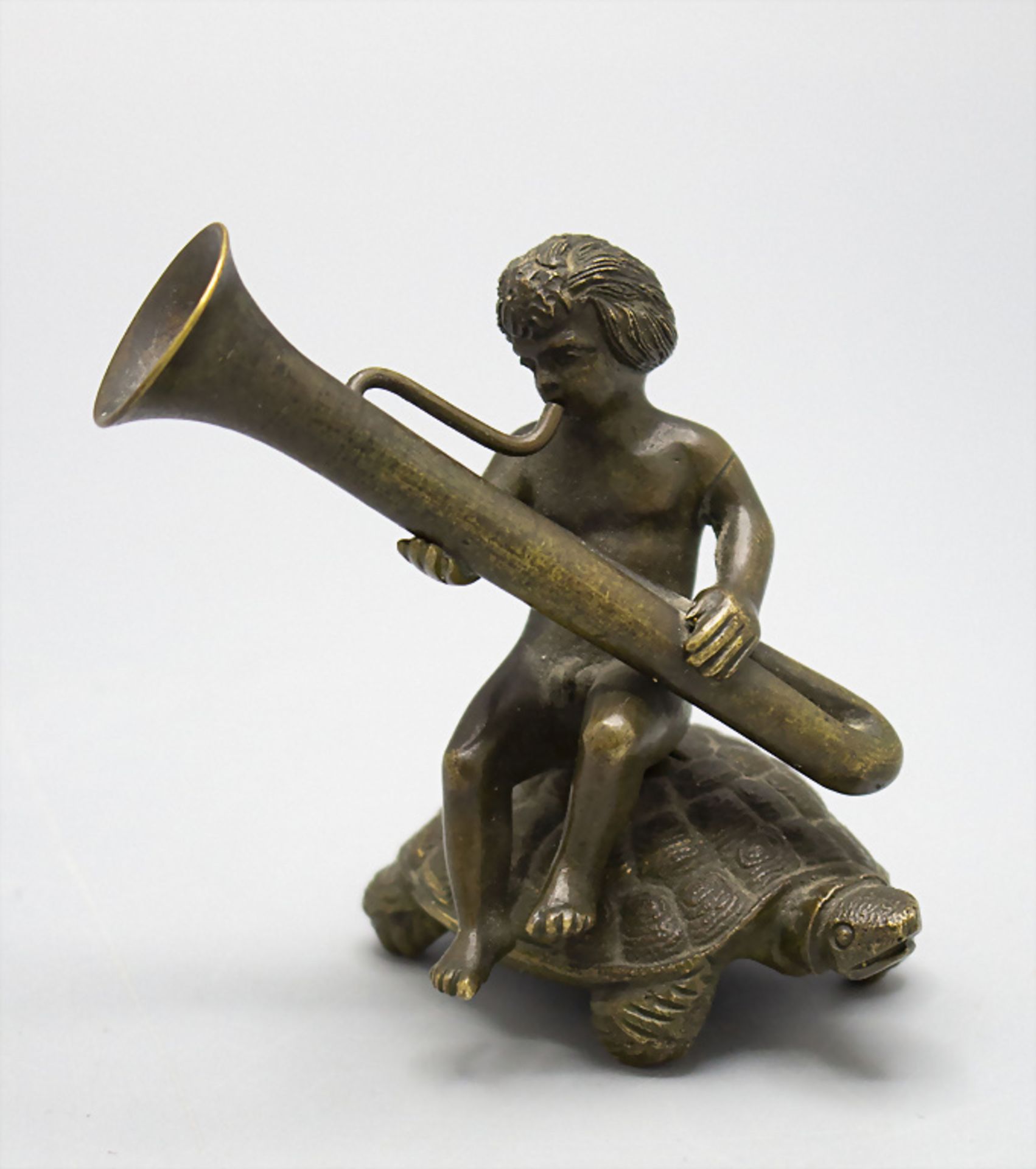 Bronzefigur 'Putto mit Fagott auf Schildkröte sitzend' / A bronze figure 'Cherub with bassoon ...