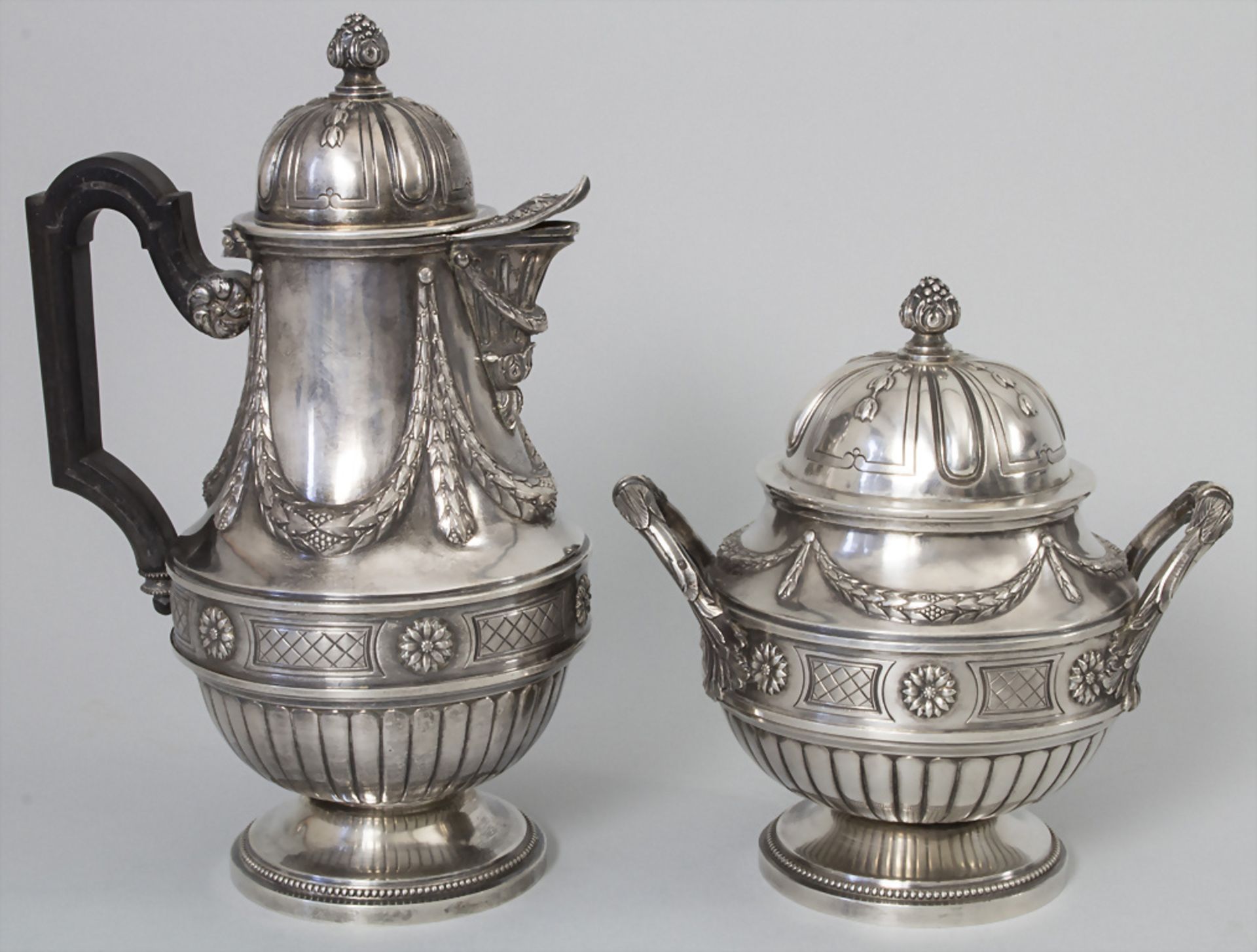 Kaffeekanne und Zuckerdose / A silver coffee pot and sugar bowl, Raoul Mauger, Paris 1897-1904 - Bild 3 aus 12