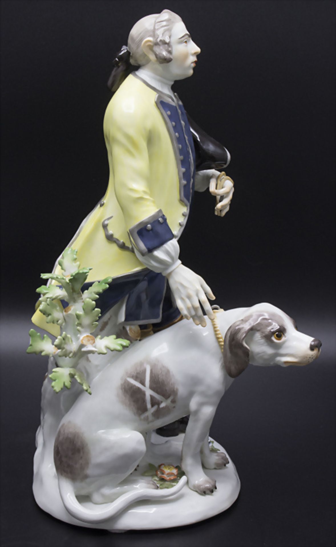 Hofjäger Johann Georg Wentzel mit Jagdhund / Royal hunter with dog, J.J. Kaendler, Meissen, um 1880 - Image 4 of 11