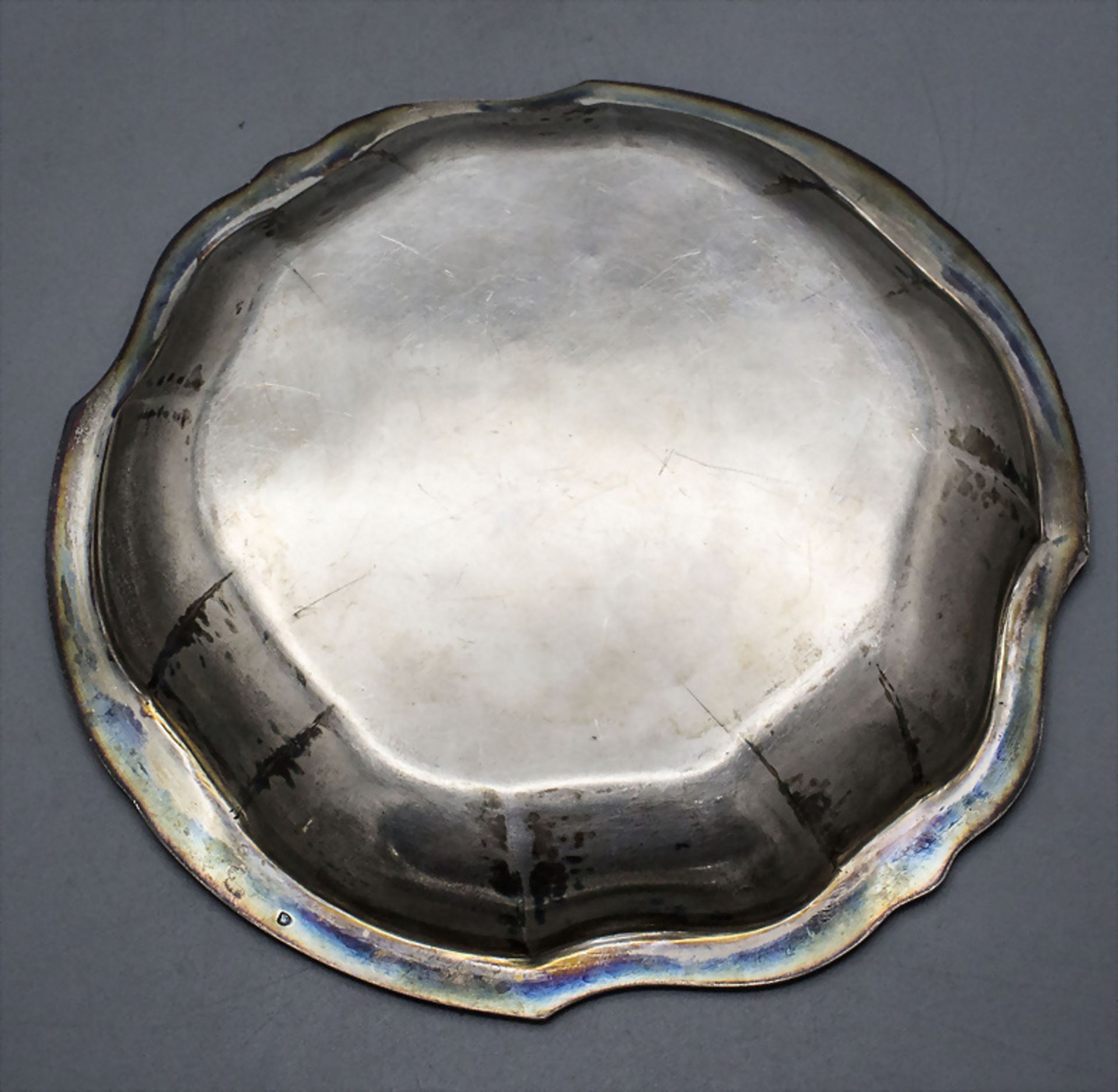 Runde Platte / A silver tray, Paris, um 1900 - Image 2 of 3