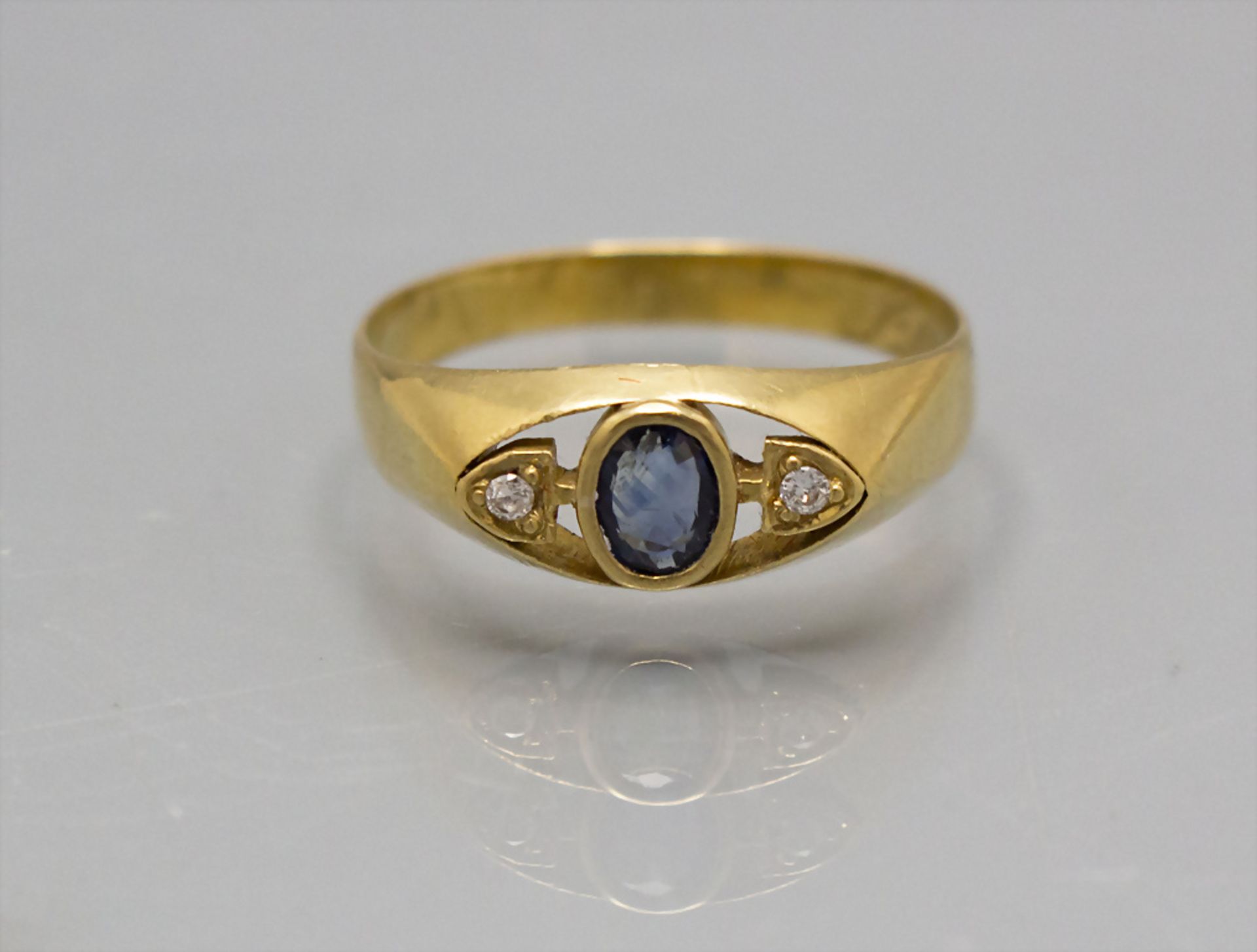 Damenring mit Saphir und Brillanten / A ladies 18 ct gold ring with diamonds and sapphire