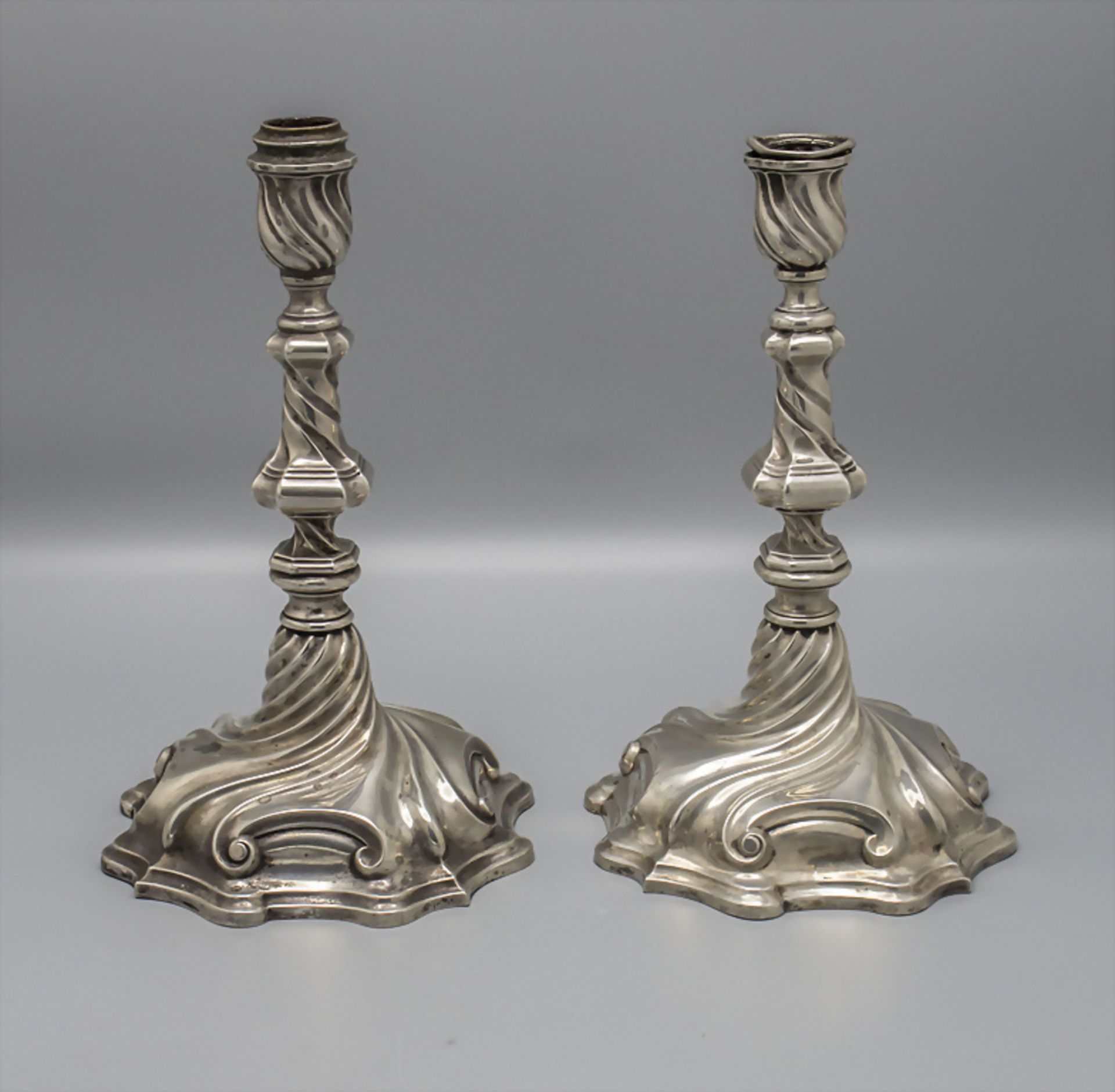 Paar Rokoko Kerzenleuchter / A pair of Rococo silver candlesticks, deutsch, 18.-19. Jh. - Bild 2 aus 6