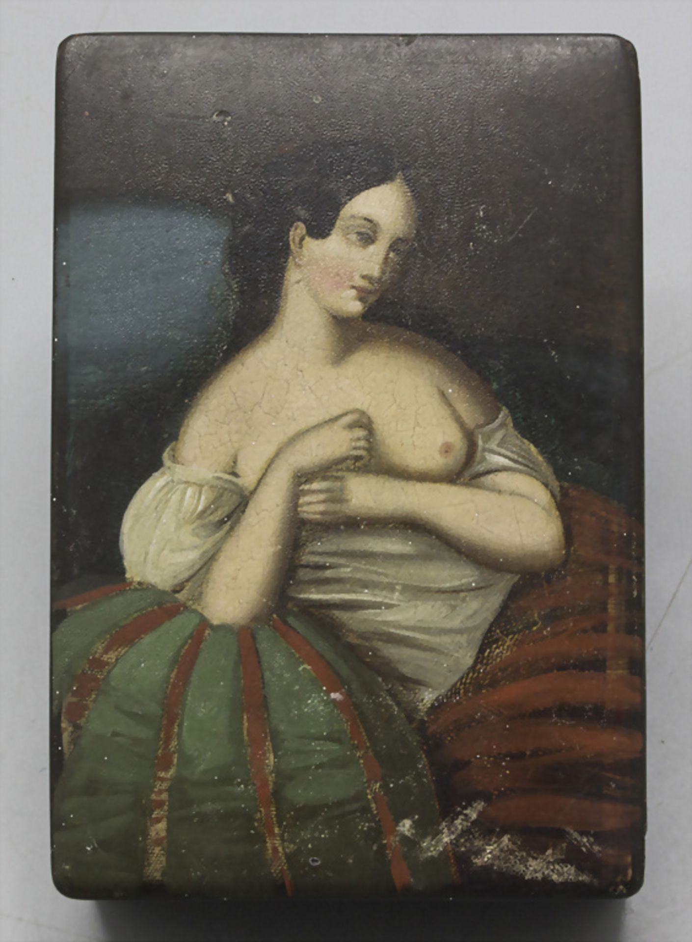 Erotische Schnupftabakdose mit Halbakt / An erotic snuff box with a half nude, wohl ...