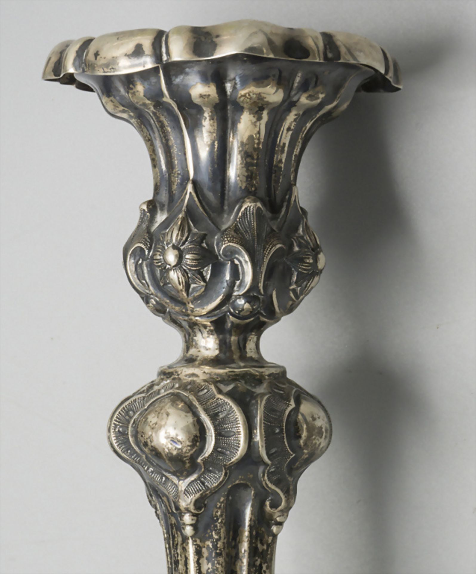 Paar Kerzenleuchter / Two silver candlesticks, deutsch, 19. Jh. - Bild 4 aus 5