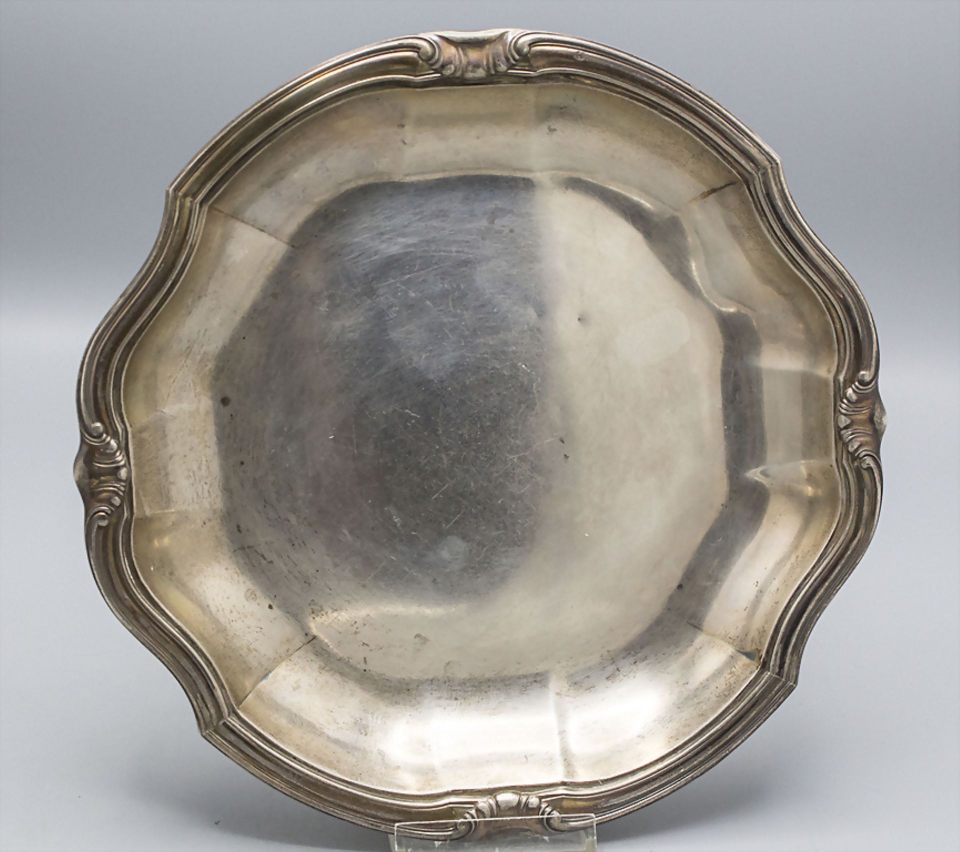 Runde Platte / A silver tray, Paris, um 1900