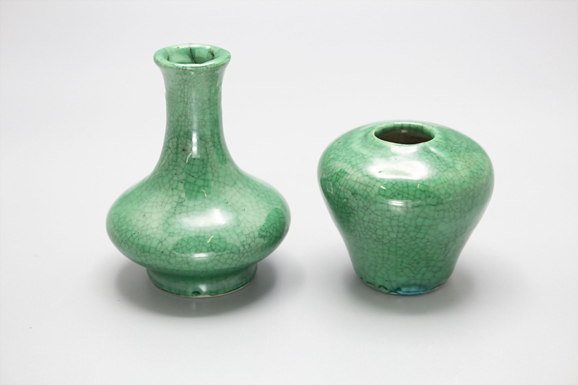Paar kleine grüne Vasen / A pair of two small green vases, China, Qing-Zeit, 19. Jh.