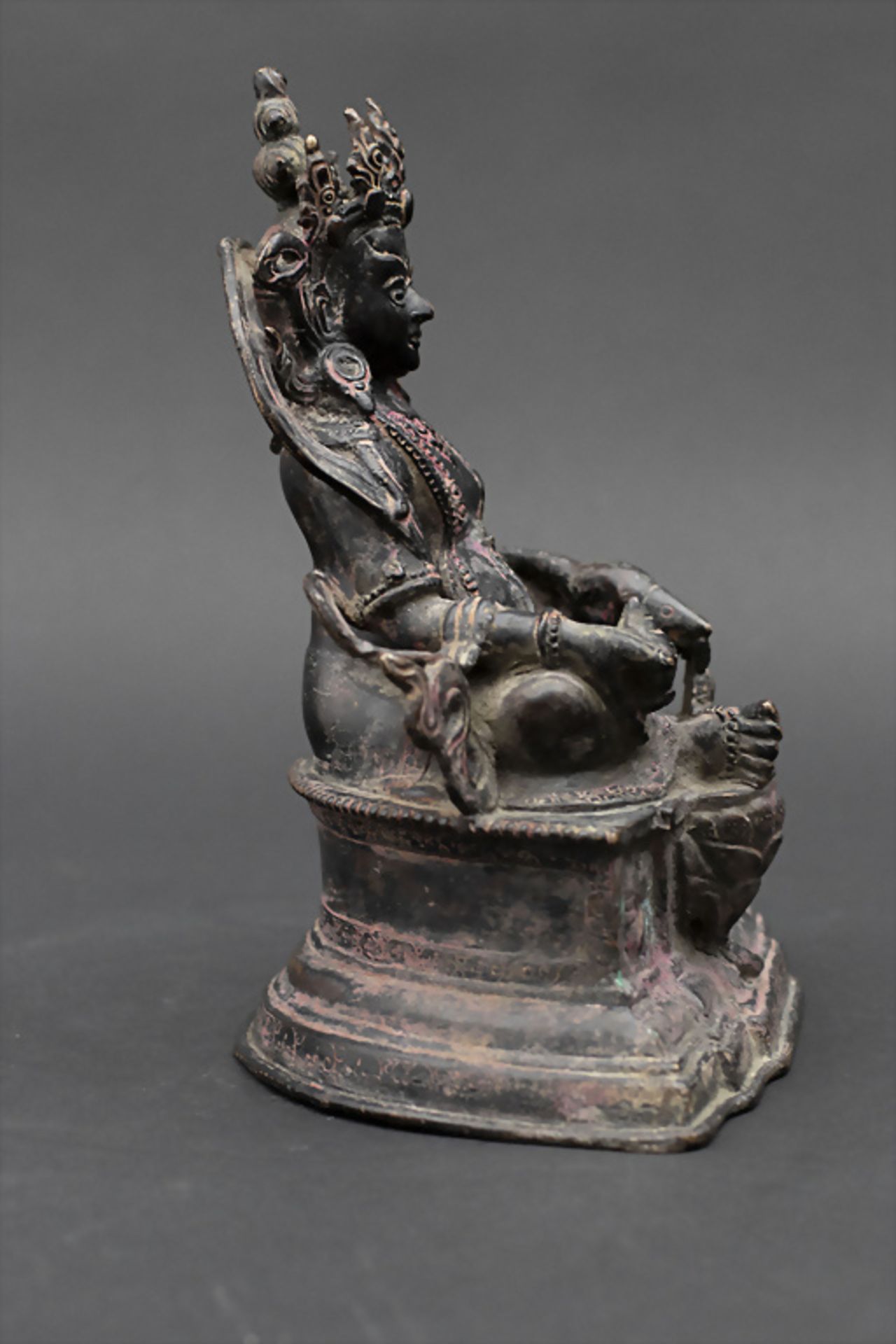 Bronze des Vaishravana - Gottheit des Reichtums und Glück, Tibet, wohl 18./19. Jh. - Image 4 of 6