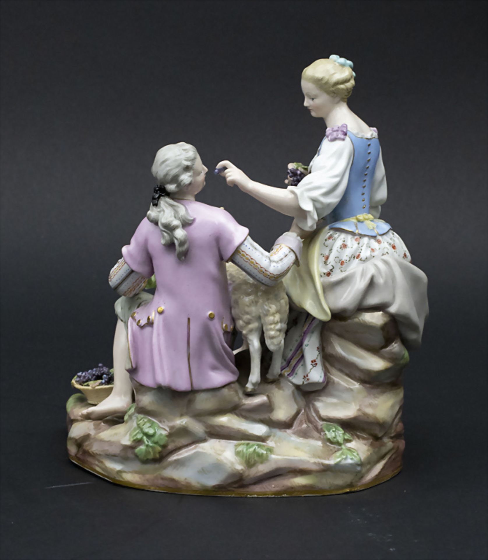 Galante Schäfergruppe / A figural group of a shepherdess feeding the shepherd, Meissen, Mitte ... - Image 2 of 8