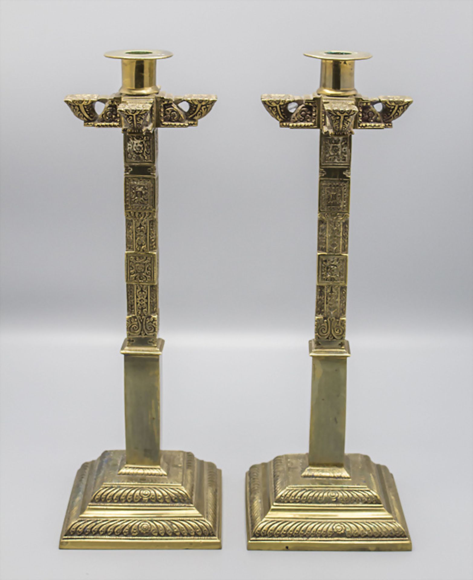 Paar Bronzeleuchter / A pair of bronze candle holders, wohl 19. Jh.