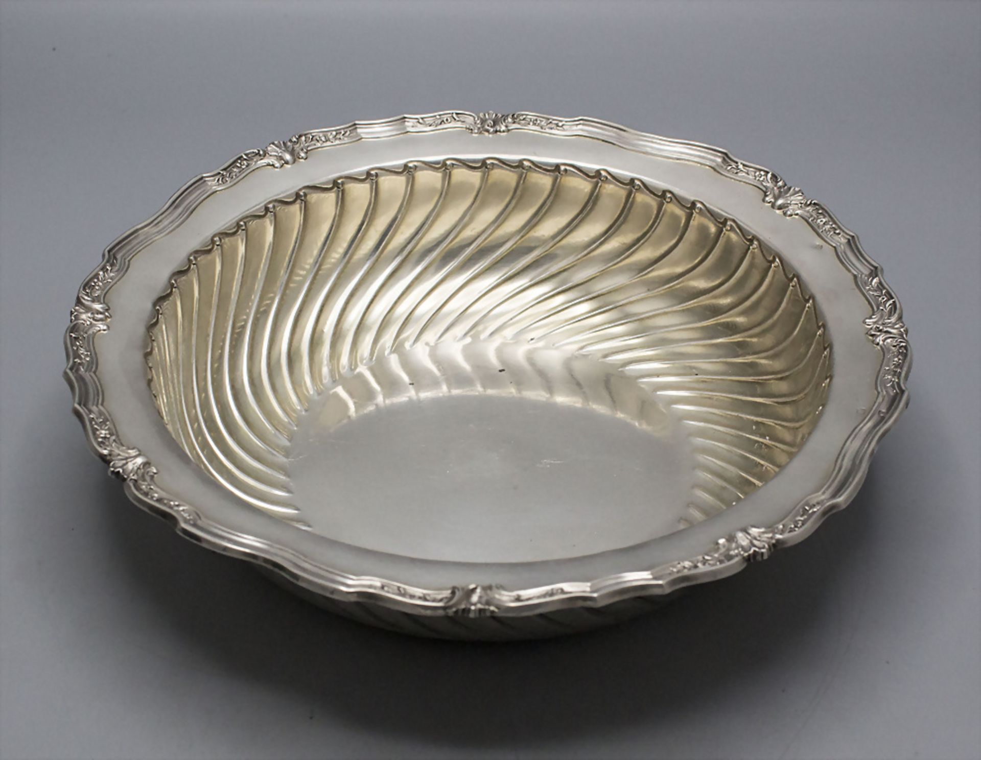 Obstschale / A silver fruit bowl, Paris, um 1850