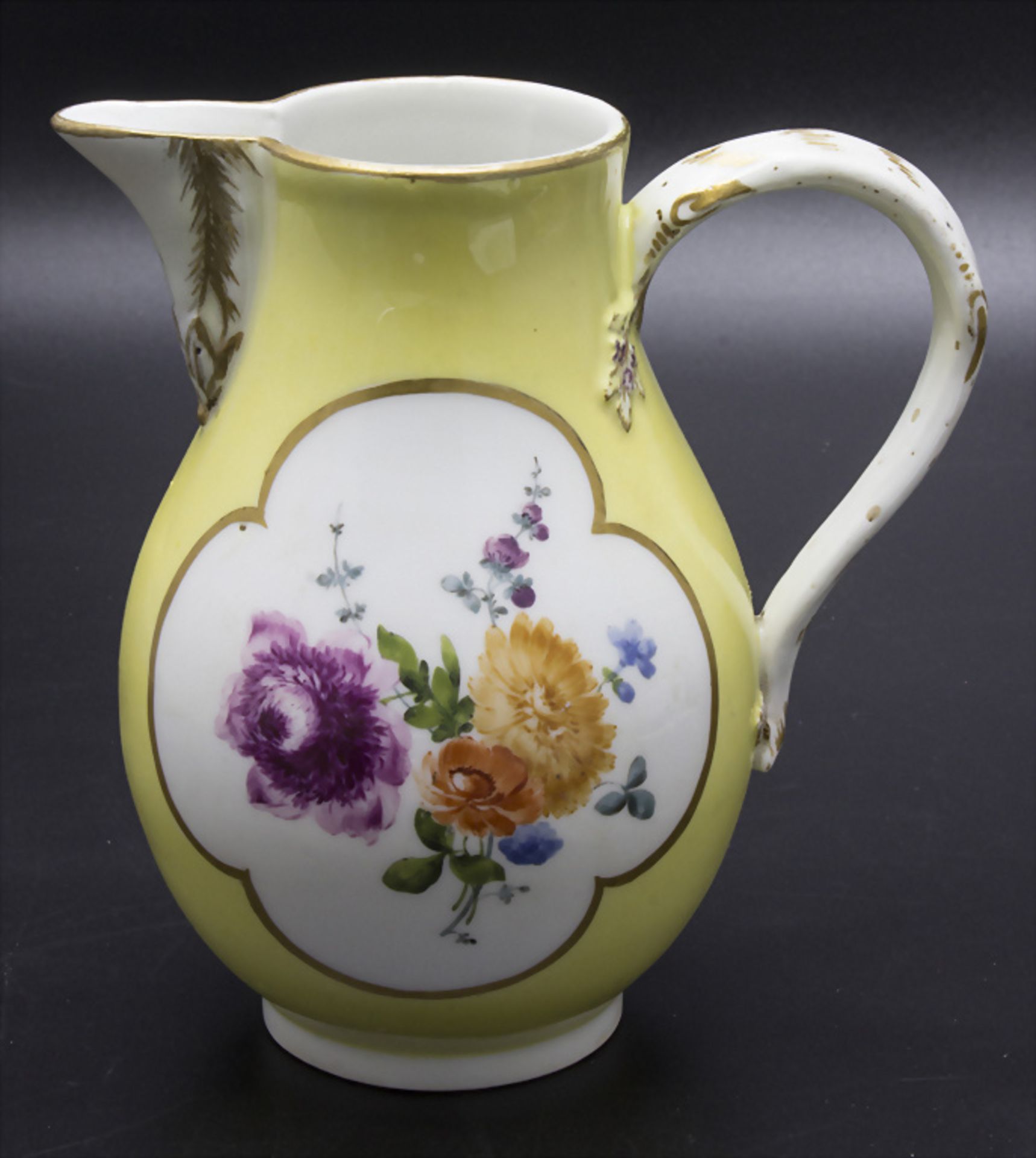 Kanne mit Blumenbouquets / A pot with flower bouquets, Meissen, Punktzeit, 1763-1773