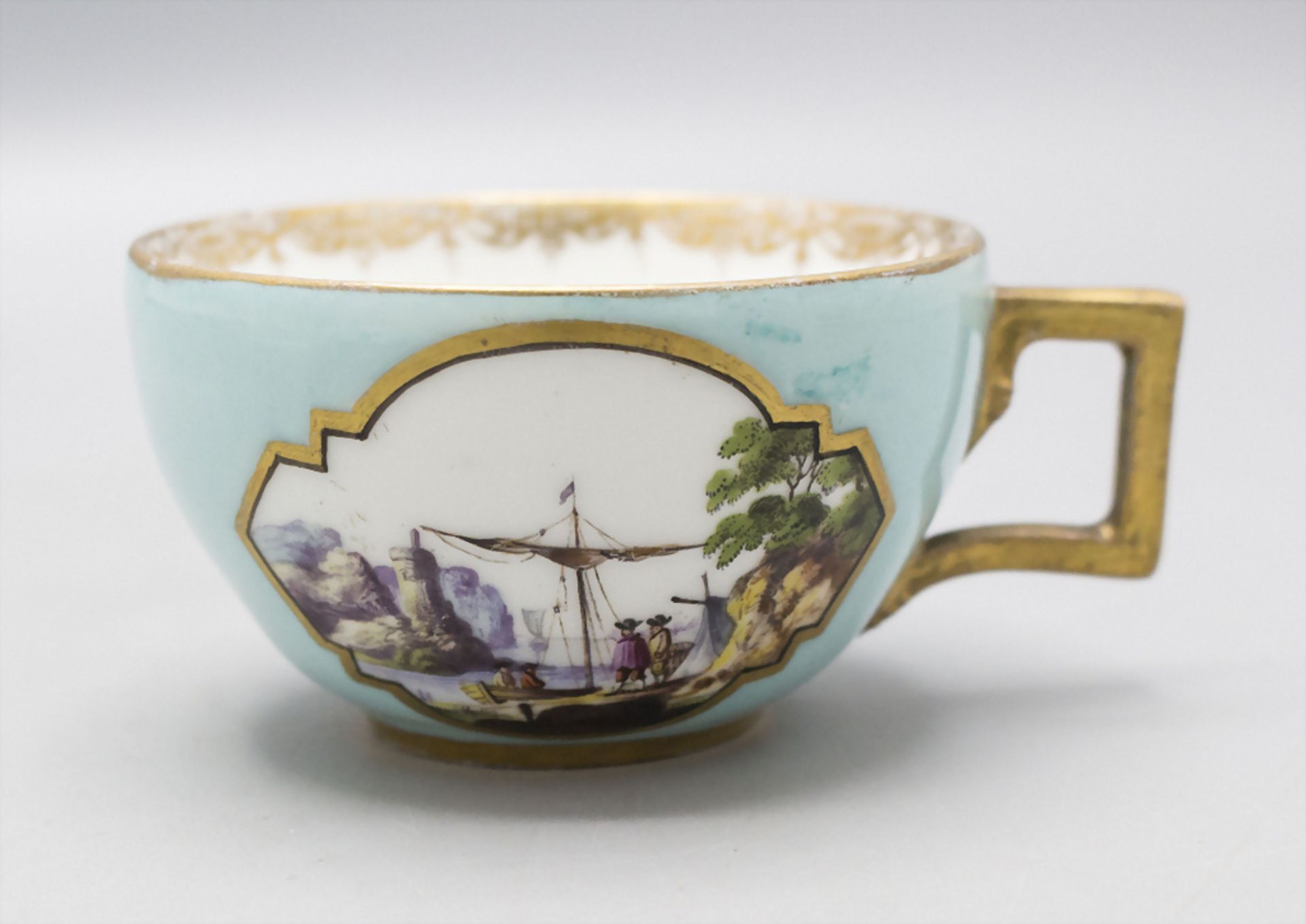 Tasse und Untertasse mit Kauffahrtei-Szenen / A cup and saucer with habor scenes, Meissen, um 1740 - Bild 4 aus 6